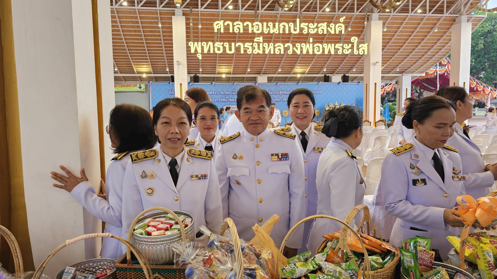 พช.หนองคาย ร่วมพิธีทำบุญตักบาตรเพื่อถวายพระราชกุศล เนื่องในวันคล้ายวันประสูติ สมเด็จพระเจ้าลูกยาเธอ เจ้าฟ้าทีปังกรรัศมีโชติ มหาวชิโรตตมางกูร สิริวิบูลยราชกุมาร