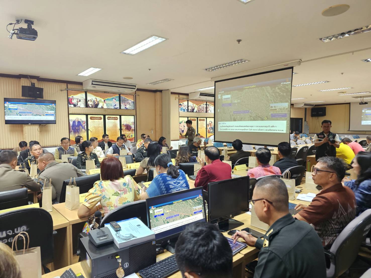 พช.หนองคาย ร่วมการประชุมรับฟังการแถลงคำสั่งถวายความปลอดภัย แด่ สมเด็จพระกนิษฐาธิราชเจ้า กรมสมเด็จพระเทพรัตนราชสุดาฯ สยามบรมราชกุมารี เสด็จพระราชดำเนินทรงเปิด ห้องสมุดประชาชน “เฉลิมราชกุมารี” จังหวัดหนองคาย
