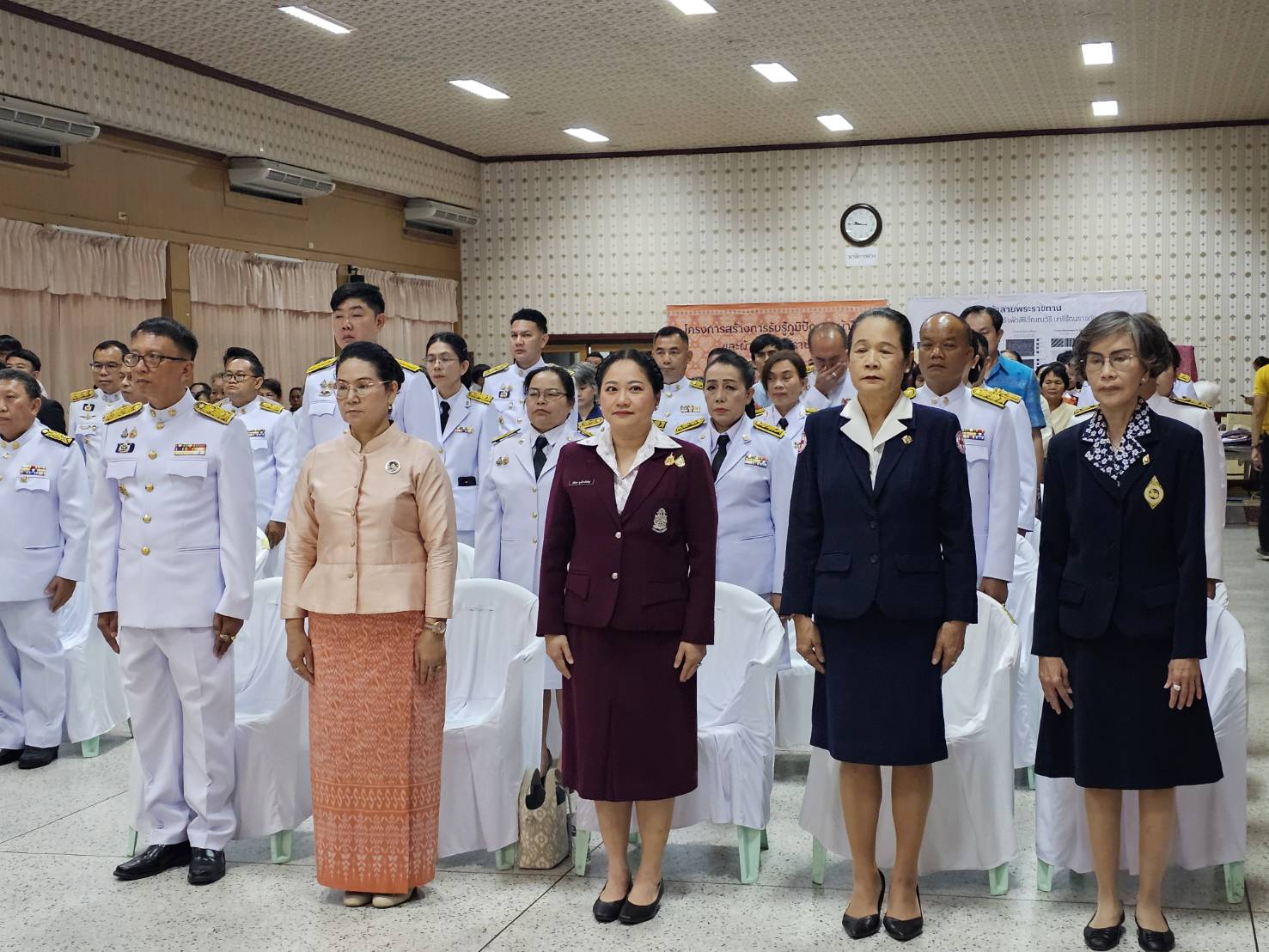 จังหวัดหนองคาย จัดพิธีมอบลายผ้าพระราชทาน “ผ้าลายสิริราชพัสตราภรณ์” สืบสานภูมิปัญญายกระดับผ้าไทยสู่มาตรฐานสากล