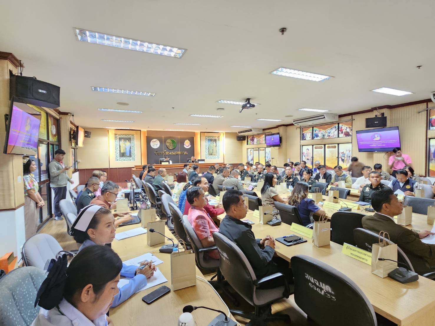 พช.หนองคาย ร่วมการประชุมรับฟังการแถลงคำสั่งถวายความปลอดภัย แด่ สมเด็จพระกนิษฐาธิราชเจ้า กรมสมเด็จพระเทพรัตนราชสุดาฯ สยามบรมราชกุมารี เสด็จพระราชดำเนินทรงเปิด ห้องสมุดประชาชน “เฉลิมราชกุมารี” จังหวัดหนองคาย