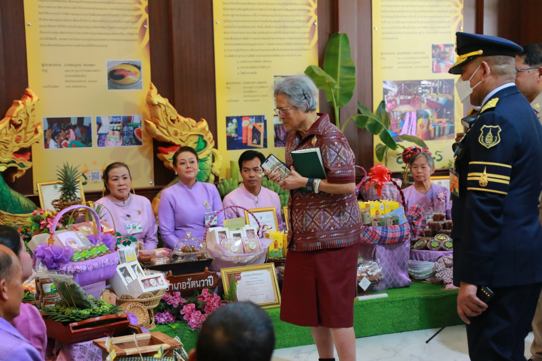 พช.หนองคาย ร่วมเฝ้าฯรับเสด็จ สมเด็จพระกนิษฐาธิราชเจ้า กรมสมเด็จพระเทพรัตนราชสุดาฯ สยามบรมราชกุมารี เสด็จพระราชดำเนินทรงเปิด ห้องสมุดประชาชน “เฉลิมราชกุมารี” จังหวัดหนองคาย