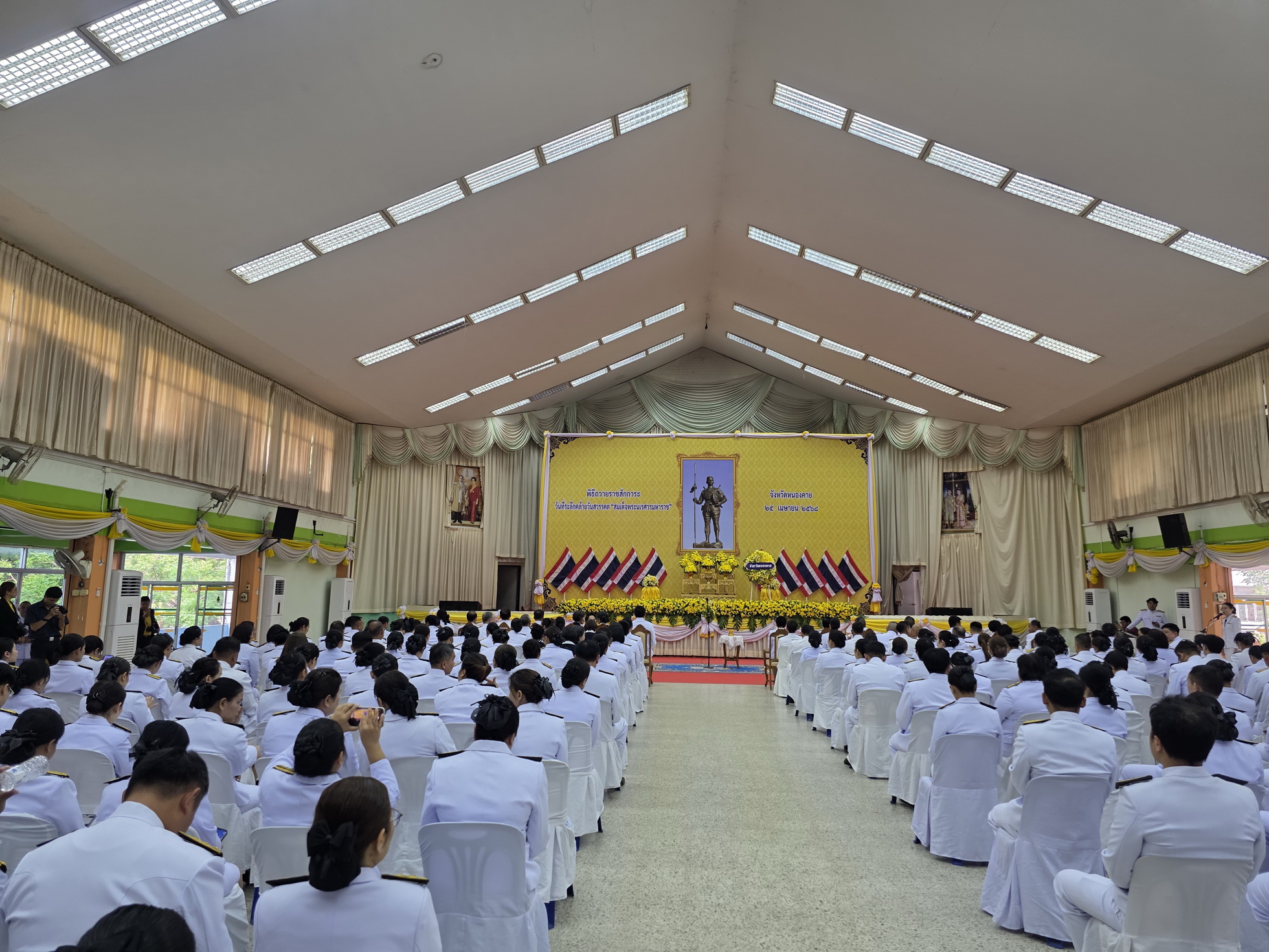 พช.หนองคาย ร่วมพิธีวางพวงมาลาและถวายราชสดุดีเนื่องในวันคล้ายวันสวรรคต “สมเด็จพระนเรศวรมหาราช” ประจำปีพุทธศักราช 2568