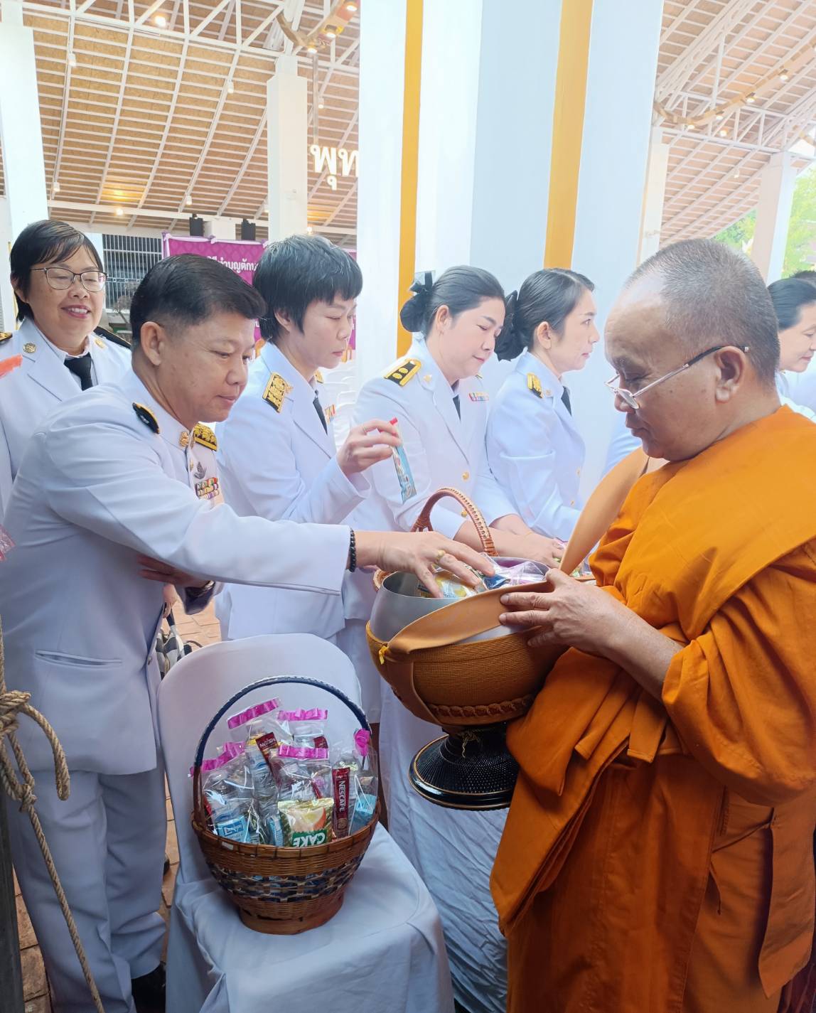 พช.หนองคาย ร่วมพิธีทำบุญตักบาตรถวายพระราชกุศล เนื่องในโอกาสวันคล้ายวันพระราชสมภพ สมเด็จพระกนิษฐาธิราชเจ้า กรมสมเด็จพระเทพรัตนราชสุดาฯ สยามบรมราชกุมารี