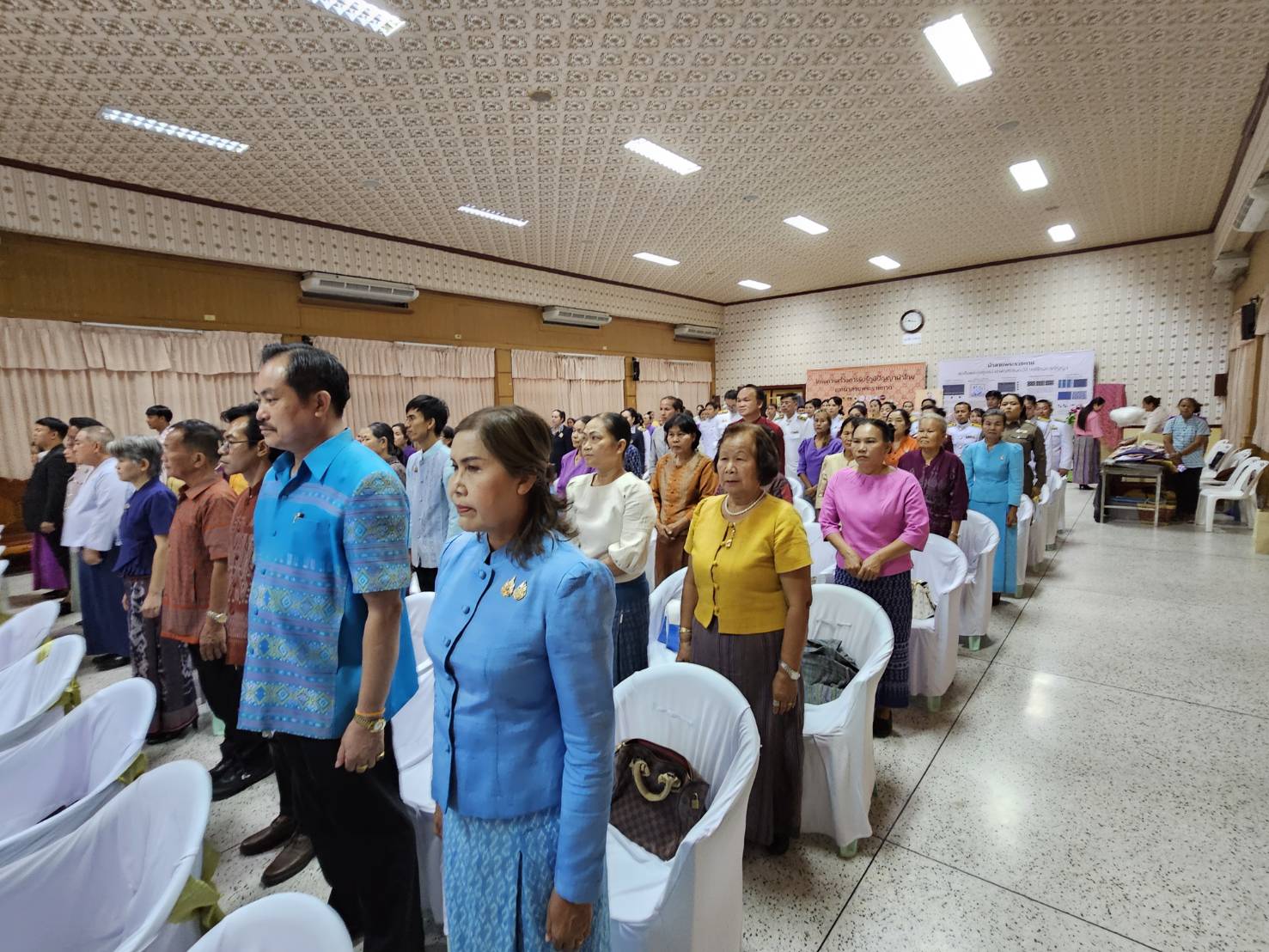 จังหวัดหนองคาย จัดพิธีมอบลายผ้าพระราชทาน “ผ้าลายสิริราชพัสตราภรณ์” สืบสานภูมิปัญญายกระดับผ้าไทยสู่มาตรฐานสากล