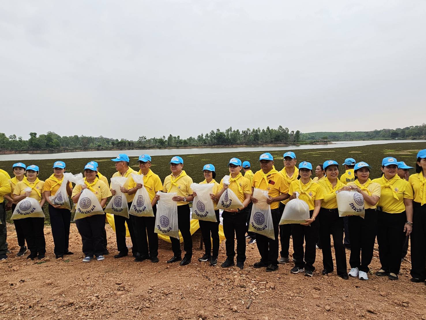 พช.หนองคาย ร่วมกิจกรรมจิตอาสาพัฒนา เนื่องในวันพระบาทสมเด็จพระพุทธยอดฟ้าจุฬาโลกมหาราช และวันที่ระลึกมหาจักรีบรมราชวงศ์ ประจำปีพุทธศักราช 2568