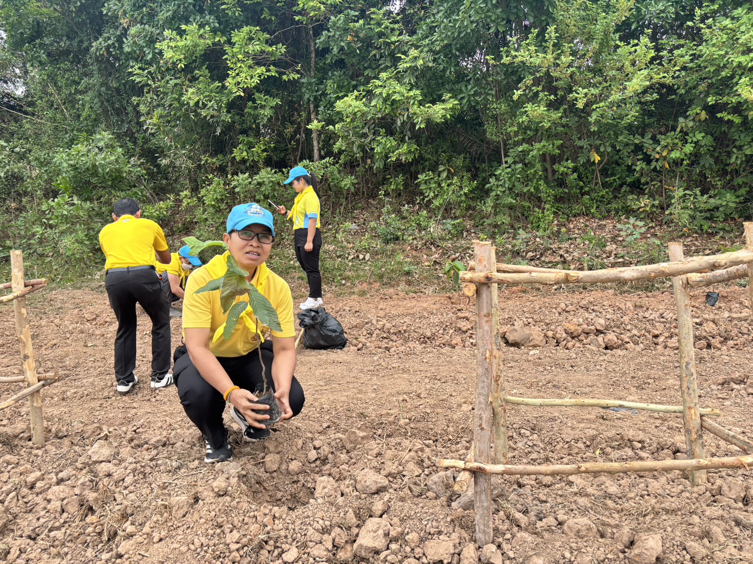 พช.หนองคาย ร่วมกิจกรรมจิตอาสาพัฒนา เพื่อถวายเป็นพระราชกุศล เนื่องในวันคล้ายวันพระราชสมภพ สมเด็จพระกนิษฐาธิราชเจ้า กรมสมเด็จพระเทพรัตนราชสุดาฯ สยามบรมราชกุมารี และวันอนุรักษ์มรดกไทย