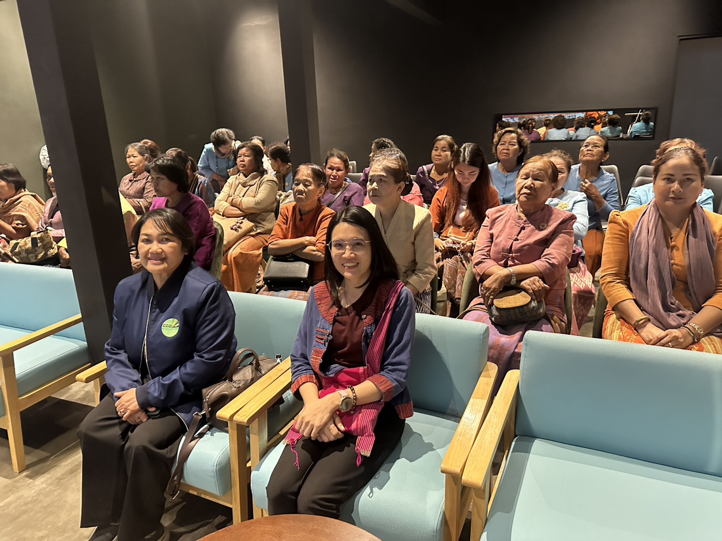 พช.หนองคาย เติมเต็มองค์ความรู้ให้ปราชญ์ด้านการผลิตผ้าทอเพื่อขับเคลื่อนโครงการสืบสานภูมิปัญญา พัฒนาเศรษฐกิจฐานรากสู่ความยั่งยืน กิจกรรมที่ 1 สืบสานภูมิปัญญาผ้าพื้นถิ่น “พญานาคา” สู่ความยั่งยืน