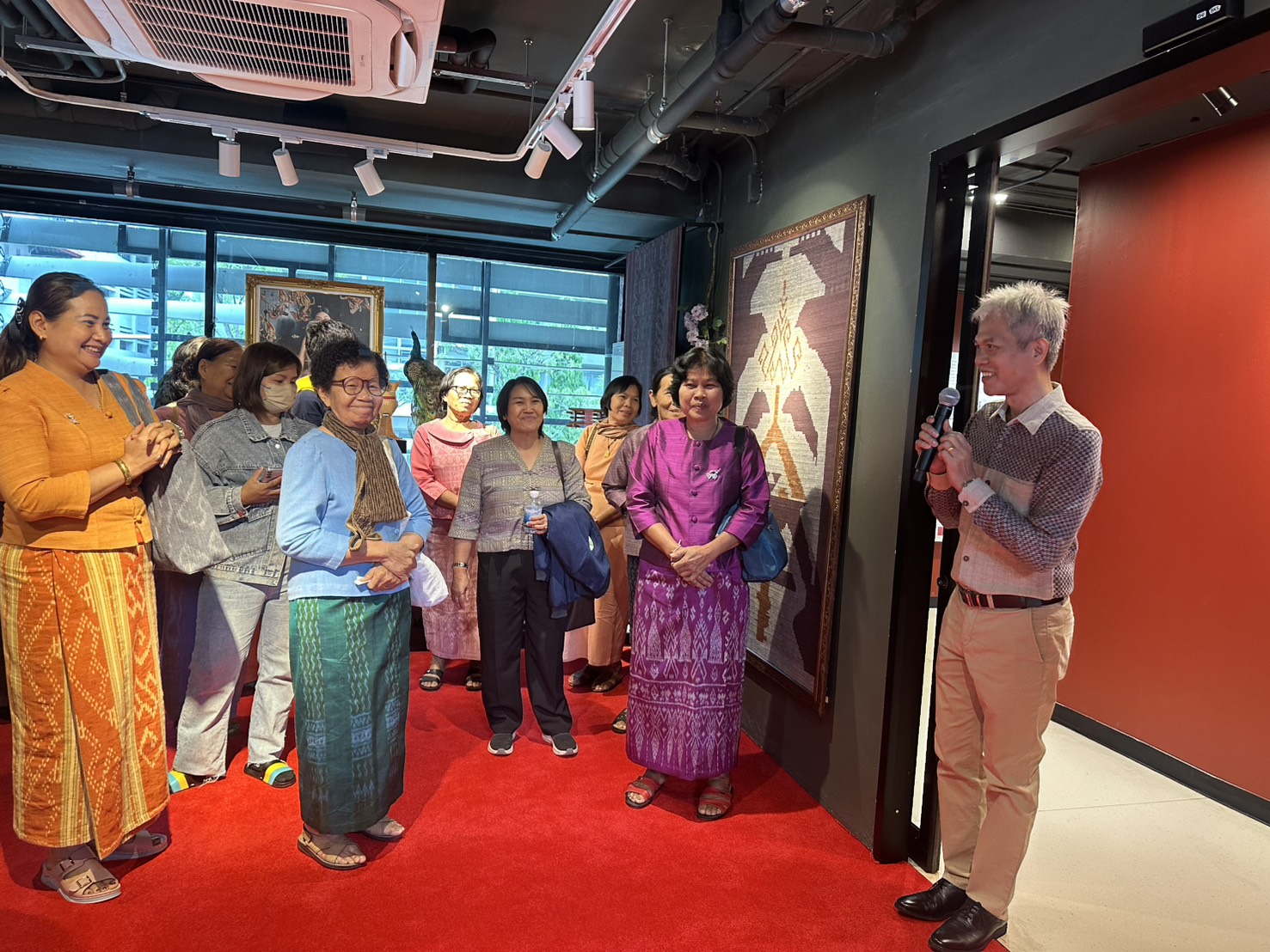 พช.หนองคาย เติมเต็มองค์ความรู้ให้ปราชญ์ด้านการผลิตผ้าทอเพื่อขับเคลื่อนโครงการสืบสานภูมิปัญญา พัฒนาเศรษฐกิจฐานรากสู่ความยั่งยืน กิจกรรมที่ 1 สืบสานภูมิปัญญาผ้าพื้นถิ่น “พญานาคา” สู่ความยั่งยืน