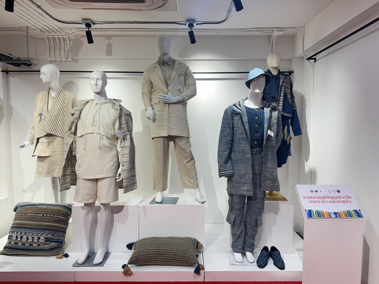 พช.หนองคาย เติมเต็มองค์ความรู้ให้ปราชญ์ด้านการผลิตผ้าทอเพื่อขับเคลื่อนโครงการสืบสานภูมิปัญญา พัฒนาเศรษฐกิจฐานรากสู่ความยั่งยืน กิจกรรมที่ 1 สืบสานภูมิปัญญาผ้าพื้นถิ่น “พญานาคา” สู่ความยั่งยืน