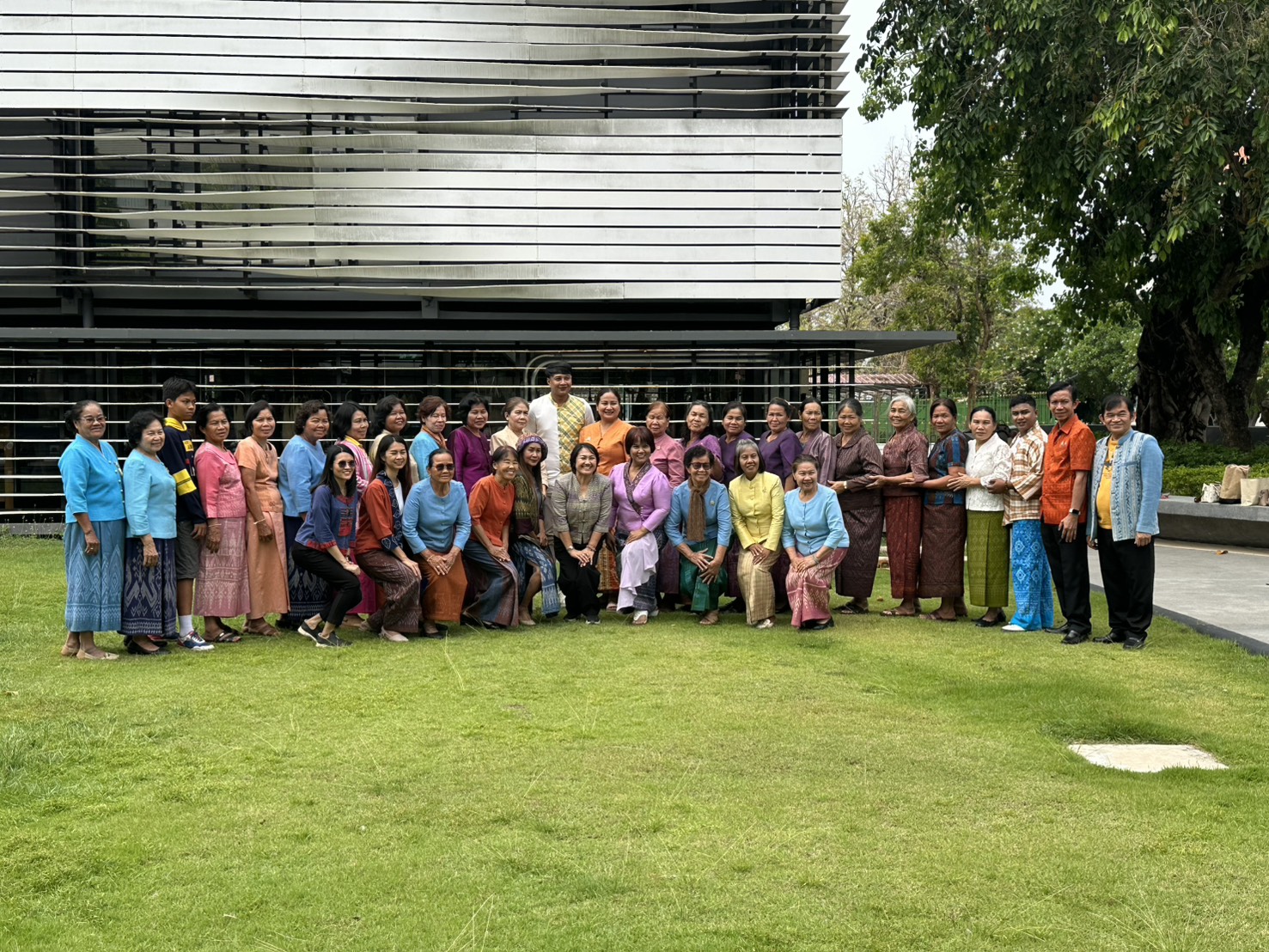 พช.หนองคาย เติมเต็มองค์ความรู้ให้ปราชญ์ด้านการผลิตผ้าทอเพื่อขับเคลื่อนโครงการสืบสานภูมิปัญญา พัฒนาเศรษฐกิจฐานรากสู่ความยั่งยืน กิจกรรมที่ 1 สืบสานภูมิปัญญาผ้าพื้นถิ่น “พญานาคา” สู่ความยั่งยืน