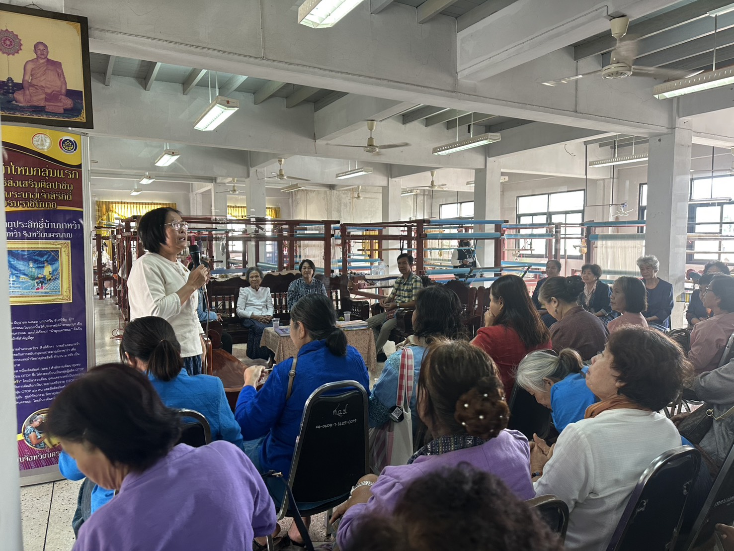 พช.หนองคาย เติมเต็มองค์ความรู้ให้ปราชญ์ด้านการผลิตผ้าทอเพื่อขับเคลื่อนโครงการสืบสานภูมิปัญญา พัฒนาเศรษฐกิจฐานรากสู่ความยั่งยืน กิจกรรมที่ 1 สืบสานภูมิปัญญาผ้าพื้นถิ่น “พญานาคา” สู่ความยั่งยืน