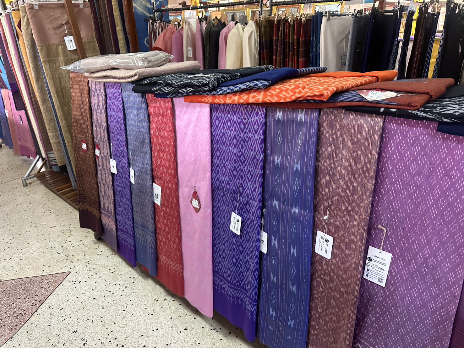 พช.หนองคาย เติมเต็มองค์ความรู้ให้ปราชญ์ด้านการผลิตผ้าทอเพื่อขับเคลื่อนโครงการสืบสานภูมิปัญญา พัฒนาเศรษฐกิจฐานรากสู่ความยั่งยืน กิจกรรมที่ 1 สืบสานภูมิปัญญาผ้าพื้นถิ่น “พญานาคา” สู่ความยั่งยืน