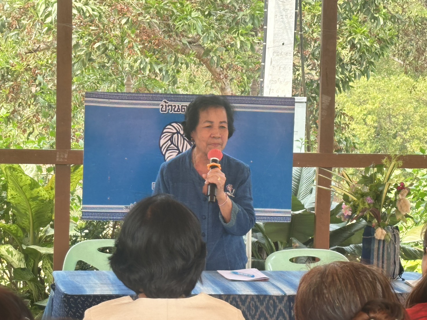 พช.หนองคาย เติมเต็มองค์ความรู้ให้ปราชญ์ด้านการผลิตผ้าทอเพื่อขับเคลื่อนโครงการสืบสานภูมิปัญญา พัฒนาเศรษฐกิจฐานรากสู่ความยั่งยืน กิจกรรมที่ 1 สืบสานภูมิปัญญาผ้าพื้นถิ่น “พญานาคา” สู่ความยั่งยืน