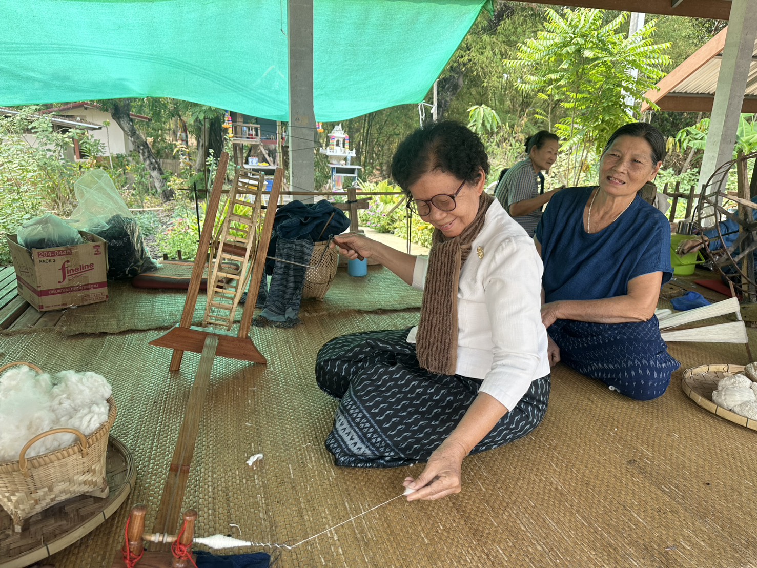 พช.หนองคาย เติมเต็มองค์ความรู้ให้ปราชญ์ด้านการผลิตผ้าทอเพื่อขับเคลื่อนโครงการสืบสานภูมิปัญญา พัฒนาเศรษฐกิจฐานรากสู่ความยั่งยืน กิจกรรมที่ 1 สืบสานภูมิปัญญาผ้าพื้นถิ่น “พญานาคา” สู่ความยั่งยืน