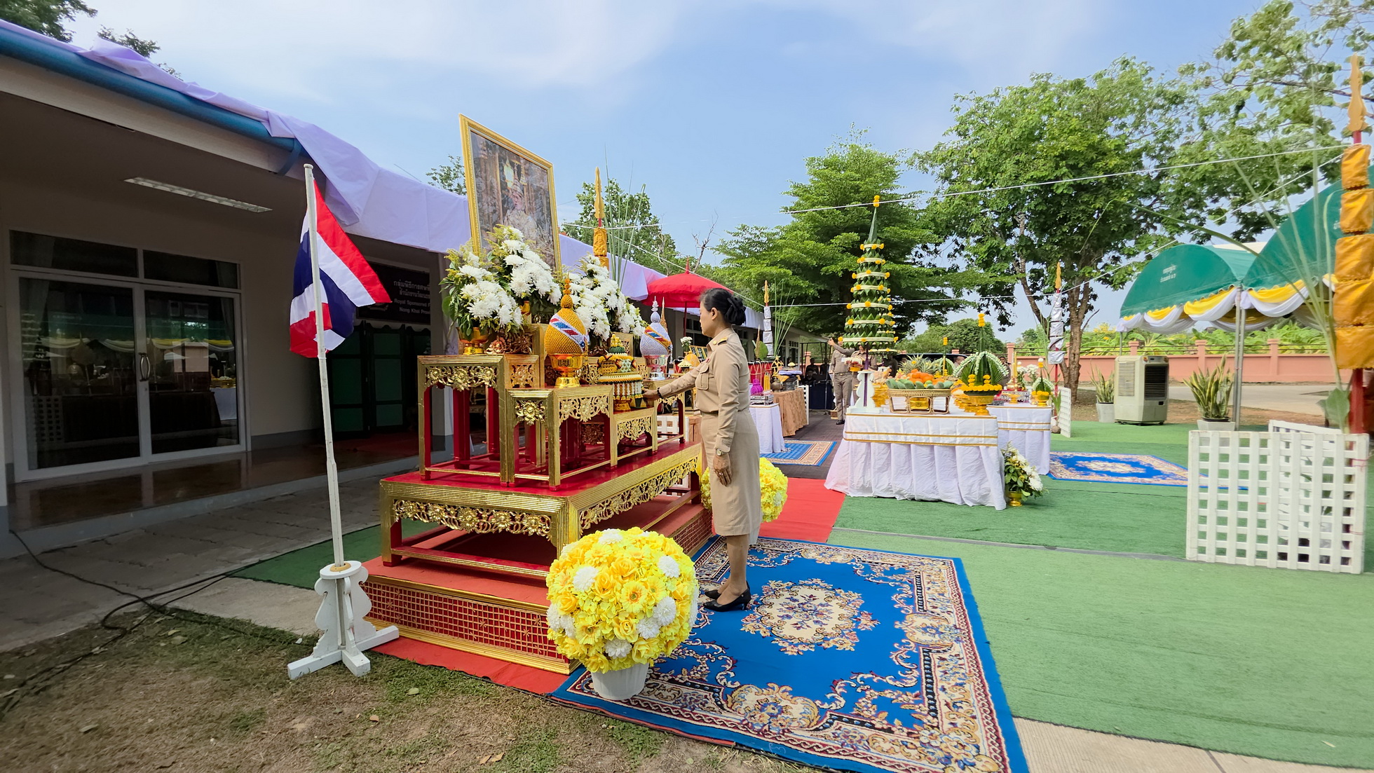 พช.หนองคาย ร่วมพิธีสักการะสิ่งศักดิ์สิทธิ์ในภารกิจพิธีการศพที่ได้รับพระราชทาน ประจำปีงบประมาณ พ.ศ. 2568