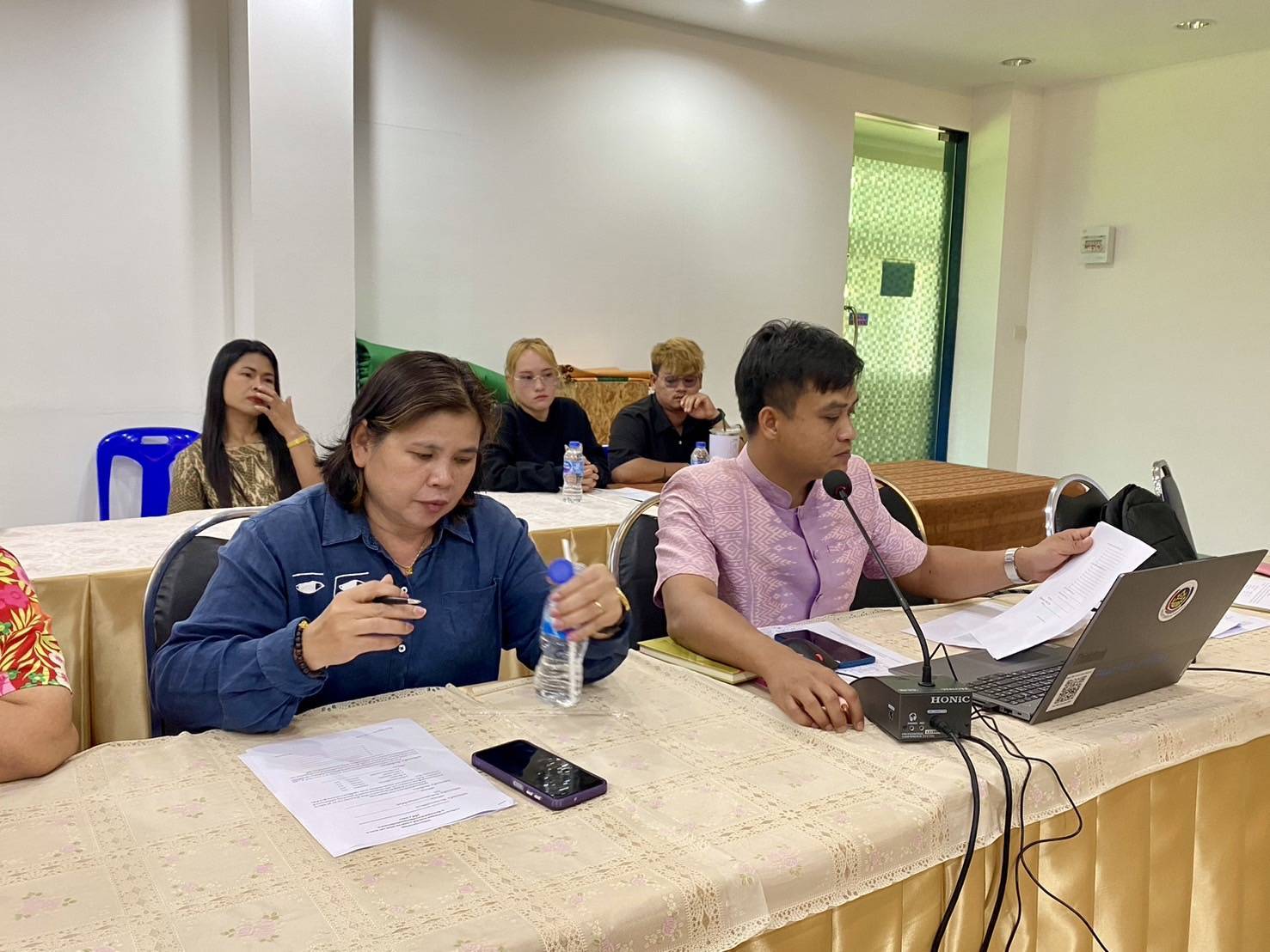 พช.จังหวัดหนองคาย จัดประชุมเพื่อคัดเลือกกลุ่มเป้าหมายเข้าร่วมจำหน่ายในงาน OTOP Midyear 2025