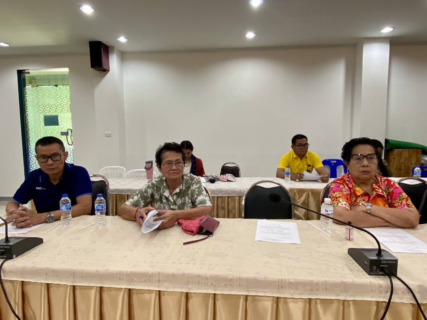 พช.จังหวัดหนองคาย จัดประชุมเพื่อคัดเลือกกลุ่มเป้าหมายเข้าร่วมจำหน่ายในงาน OTOP Midyear 2025