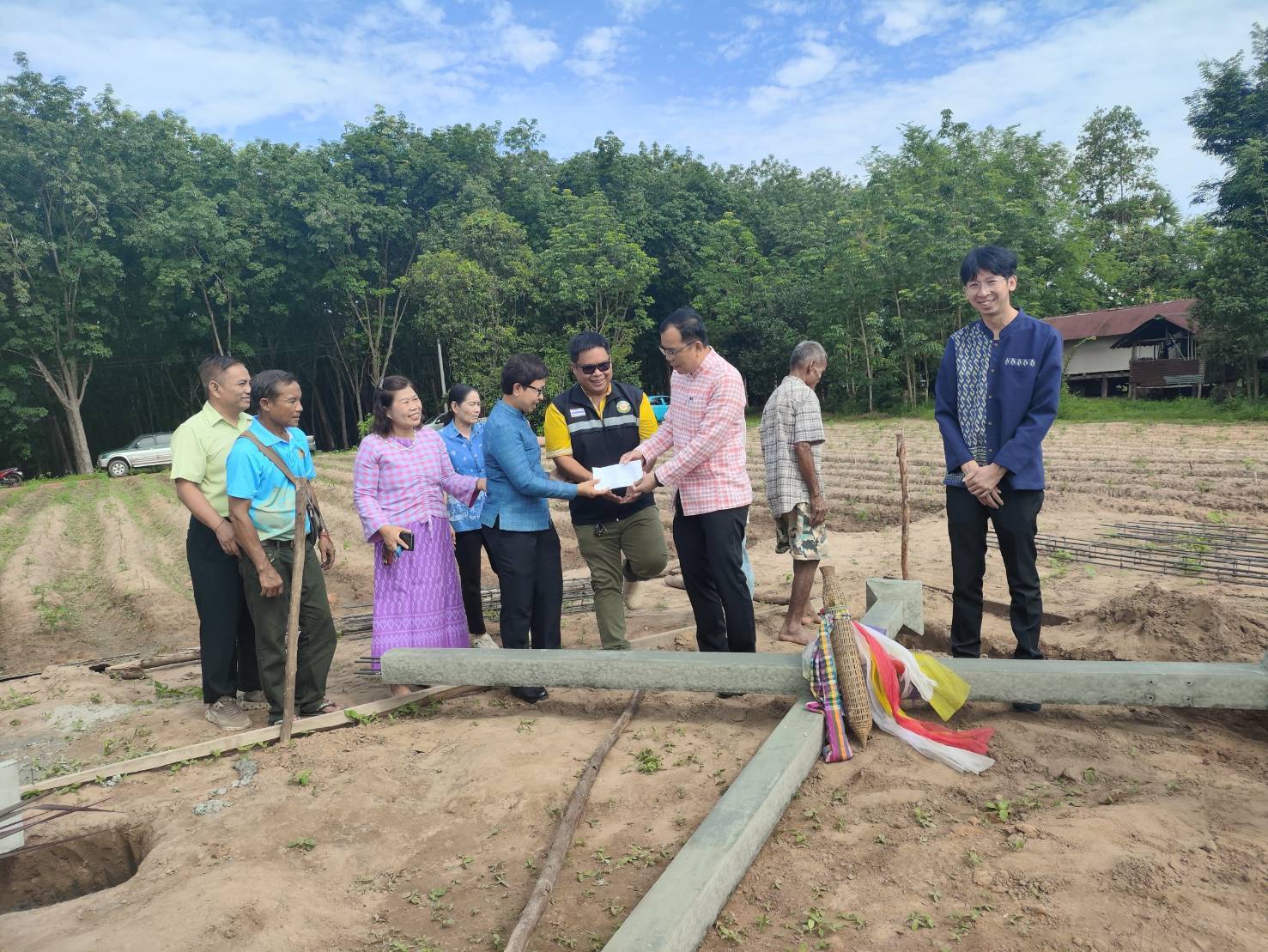 พช.หนองคาย ติดตามการดำเนินงานโครงการสร้างบ้าน GLO ประจำปี 2568 จังหวัดหนองคาย