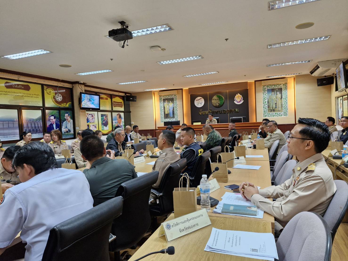 พช.หนองคาย ร่วมประชุมคณะกรรมการศูนย์อำนวยการป้องกันและปราบปรามยาเสพติดจังหวัดหนองคาย ครั้งที่ 5/2568