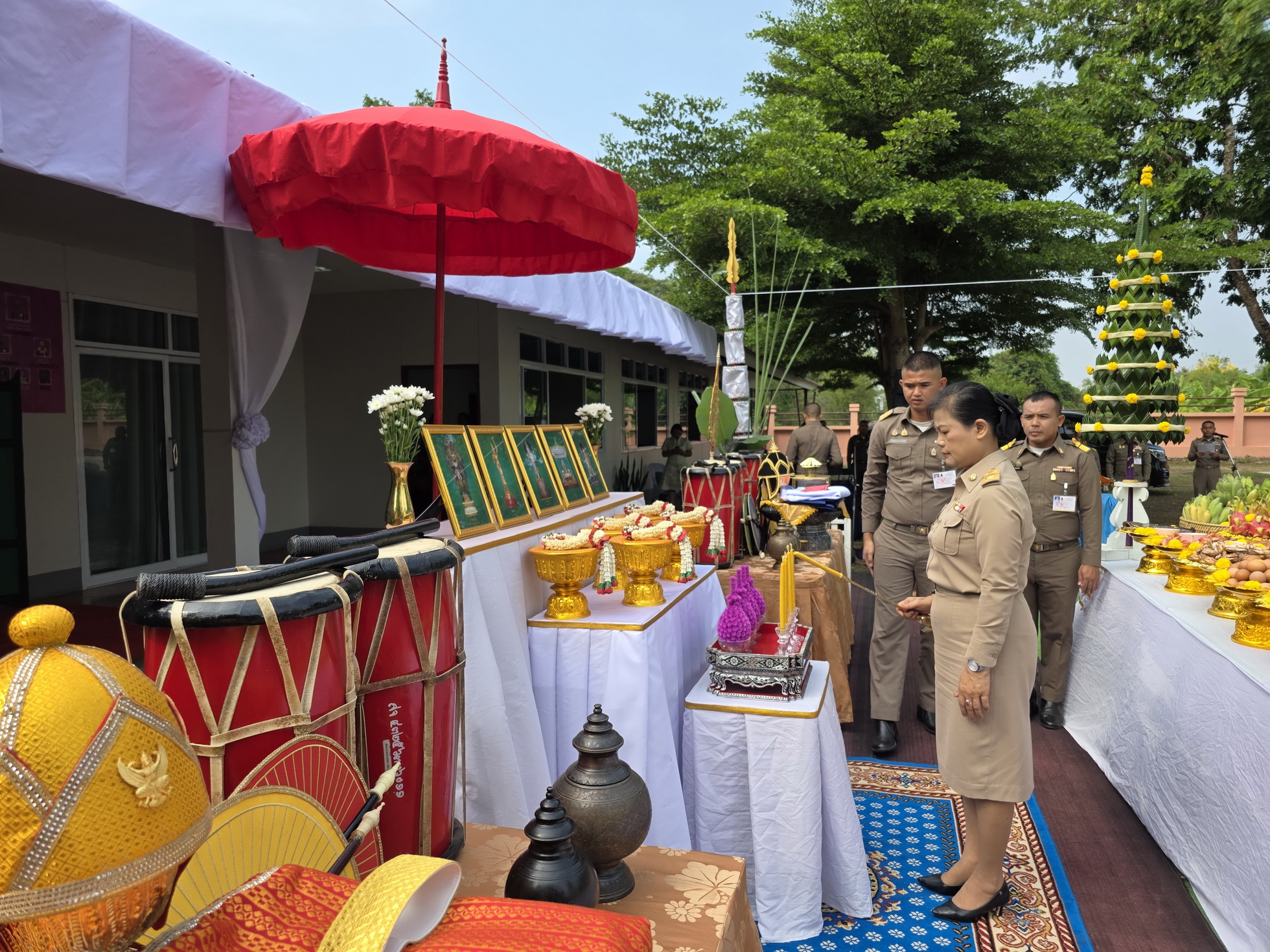 พช.หนองคาย ร่วมพิธีสักการะสิ่งศักดิ์สิทธิ์ในภารกิจพิธีการศพที่ได้รับพระราชทาน ประจำปีงบประมาณ พ.ศ. 2568