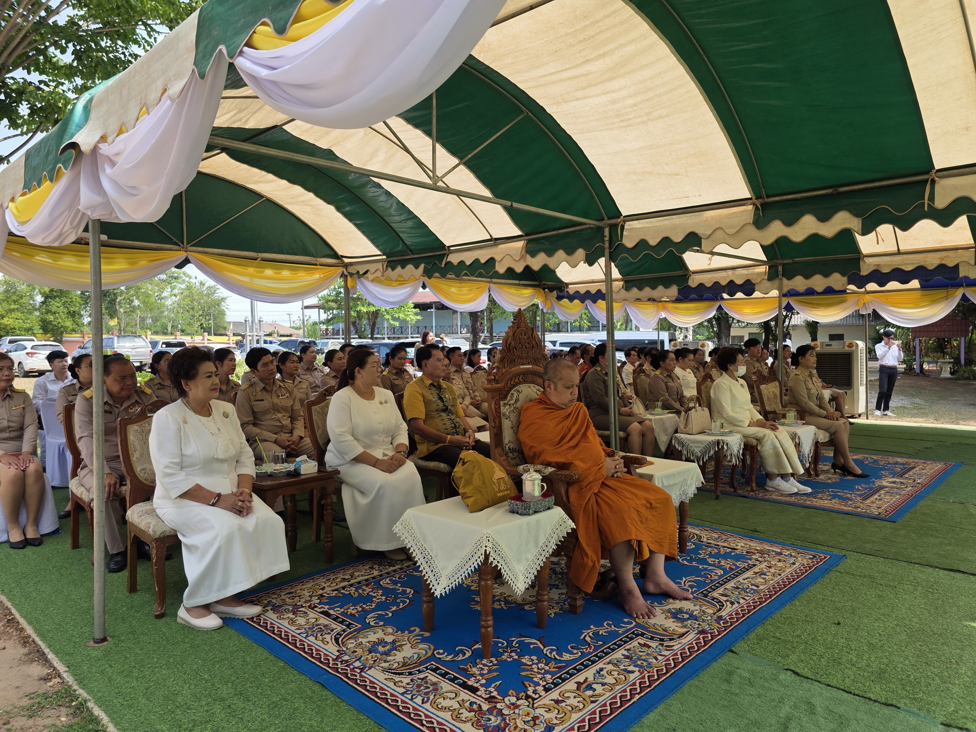 พช.หนองคาย ร่วมพิธีสักการะสิ่งศักดิ์สิทธิ์ในภารกิจพิธีการศพที่ได้รับพระราชทาน ประจำปีงบประมาณ พ.ศ. 2568