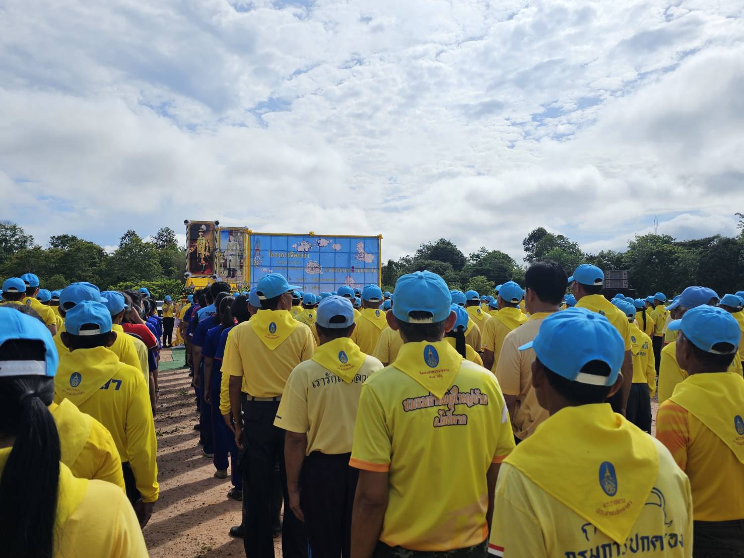 พช.หนองคาย ร่วมกิจกรรมจิตอาสาพัฒนา เนื่องในวันพระบาทสมเด็จพระปกเกล้าเจ้าอยู่หัว “กิจกรรมจิตอาสาพัฒนาสิ่งแวดล้อมและบำเพ็ญสาธารณประโยชน์”