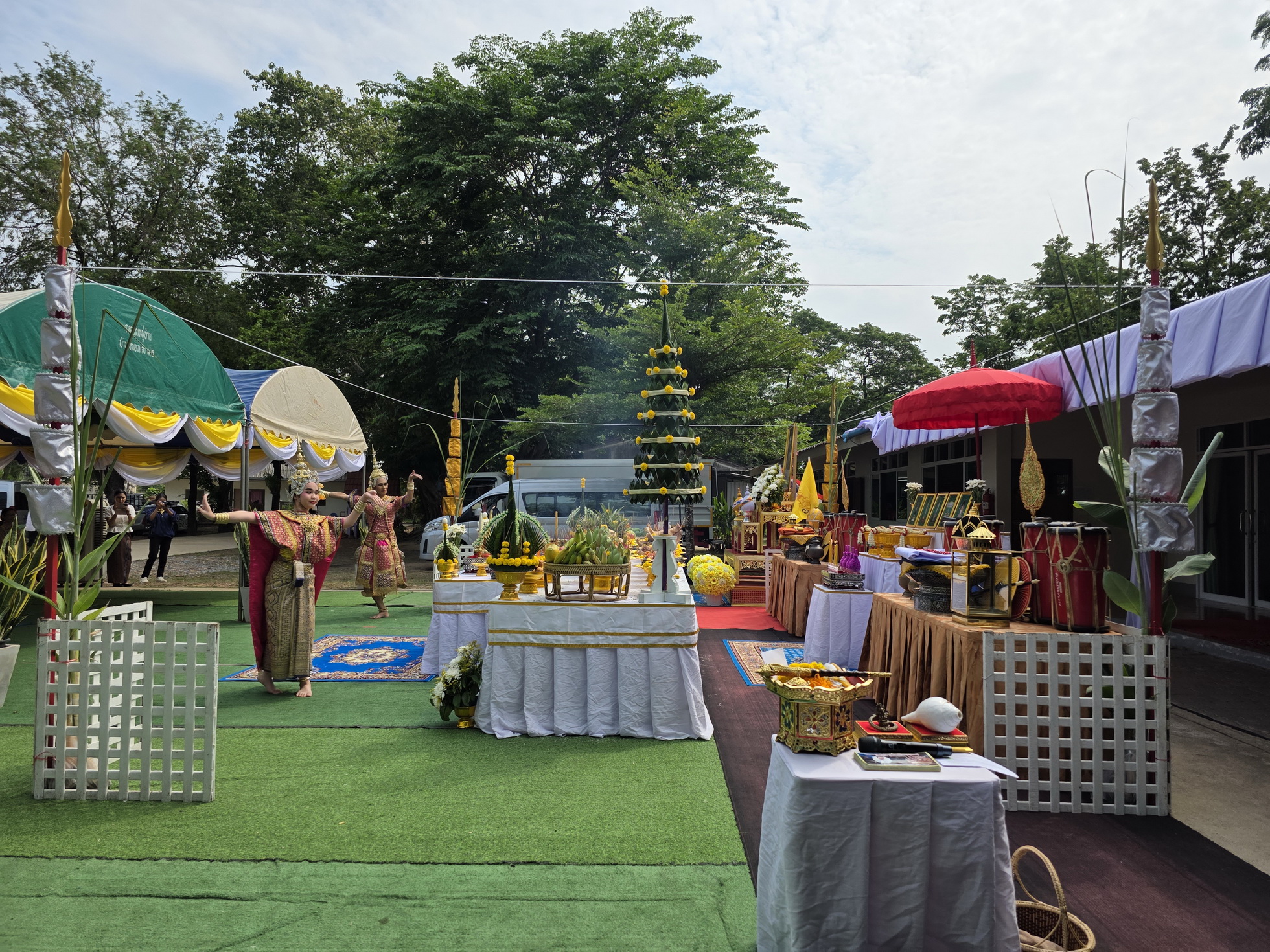 พช.หนองคาย ร่วมพิธีสักการะสิ่งศักดิ์สิทธิ์ในภารกิจพิธีการศพที่ได้รับพระราชทาน ประจำปีงบประมาณ พ.ศ. 2568