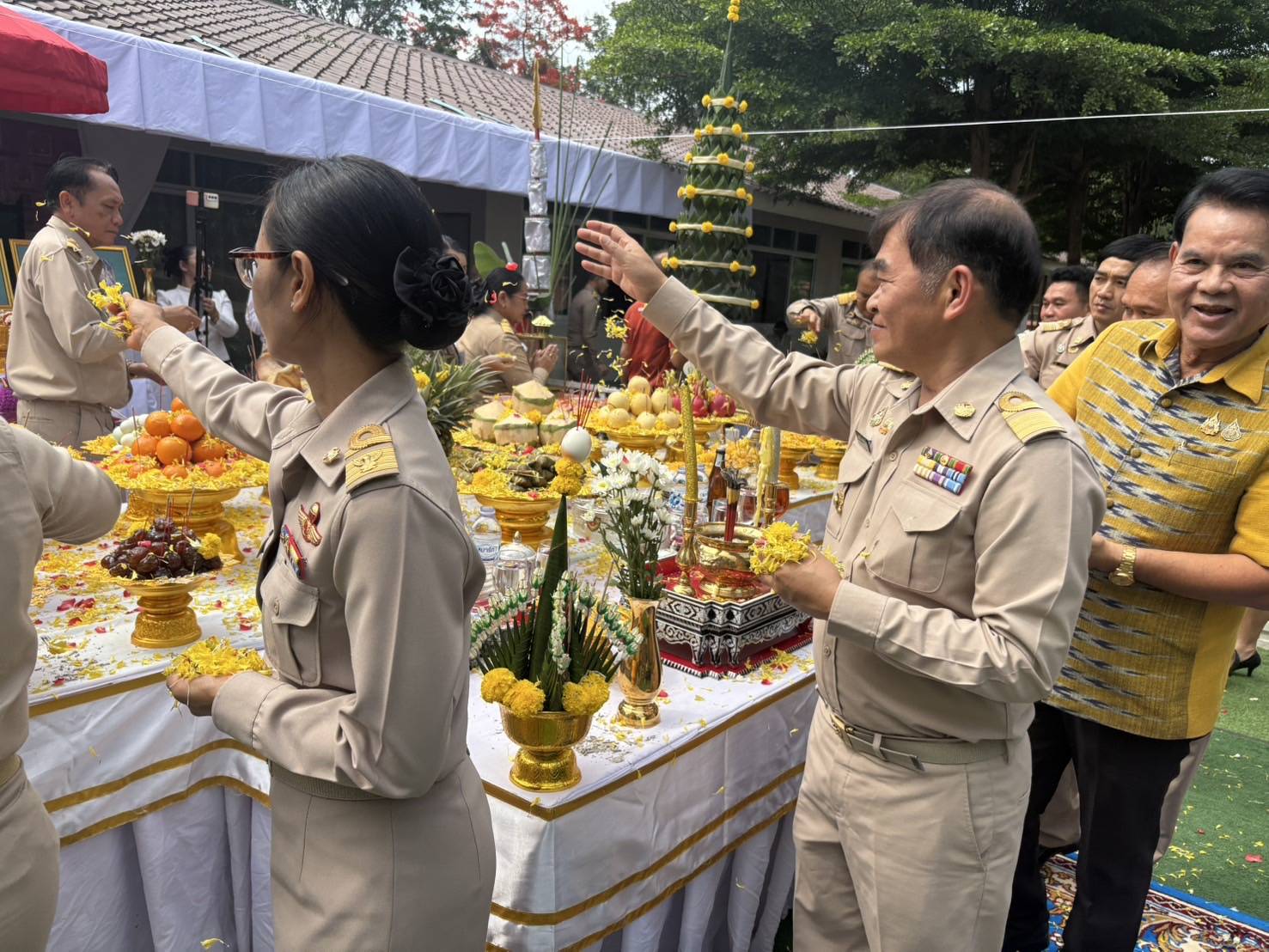 พช.หนองคาย ร่วมพิธีสักการะสิ่งศักดิ์สิทธิ์ในภารกิจพิธีการศพที่ได้รับพระราชทาน ประจำปีงบประมาณ พ.ศ. 2568