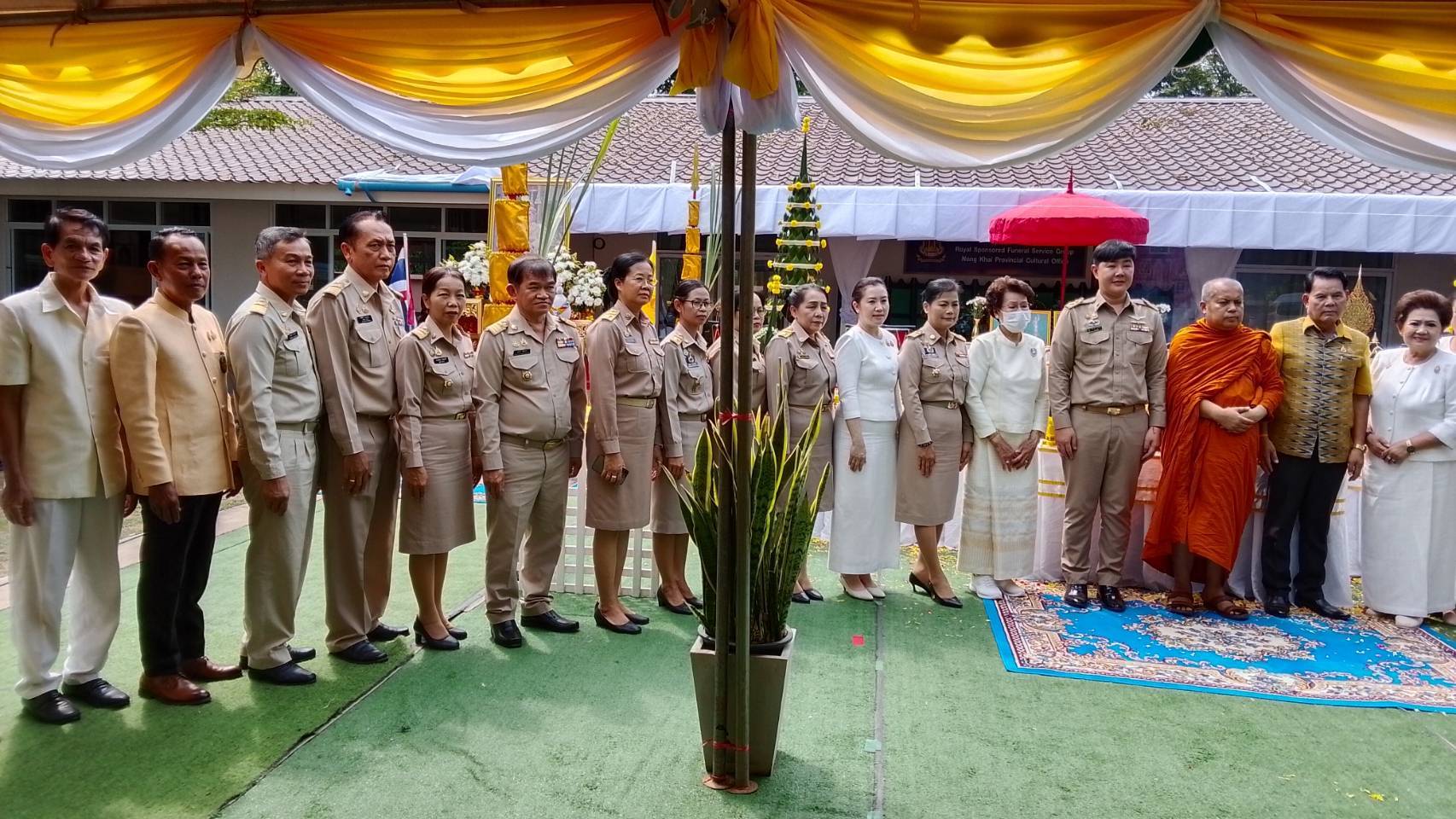 พช.หนองคาย ร่วมพิธีสักการะสิ่งศักดิ์สิทธิ์ในภารกิจพิธีการศพที่ได้รับพระราชทาน ประจำปีงบประมาณ พ.ศ. 2568