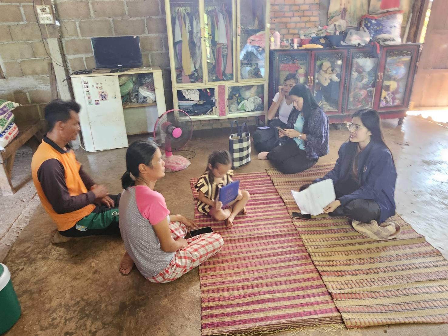 พช.หนองคาย ติดตามการประกอบอาชีพ ของครัวเรือนเป้าหมาย ในการแก้ไขปัญหาความยากจนเชิงบูรณาการ ระหว่าง กรมการพัฒนาชุมชน กระทรวงมหาดไทย กับ มูลนิธิป่อเต็กตึ๊ง และติดตามสนับสนุนการจัดเก็บข้อมูล จปฐ. กชช.2ค ปี 2568