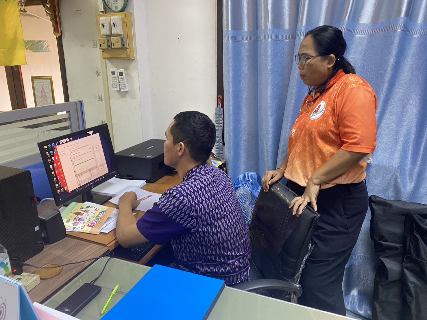 พช.หนองคาย ดำเนินการติดตั้งโปรแกรมป้องกันไวรัสคอมพิวเตอร์ ตามโครงการระบบรักษาความปลอดภัยคอมพิวเตอร์แม่ข่ายและลูกข่าย (Antivirus) กรมการพัฒนาชุมชน และติดตามการดำเนินงานกองทุนแม่ของแผ่นดิน