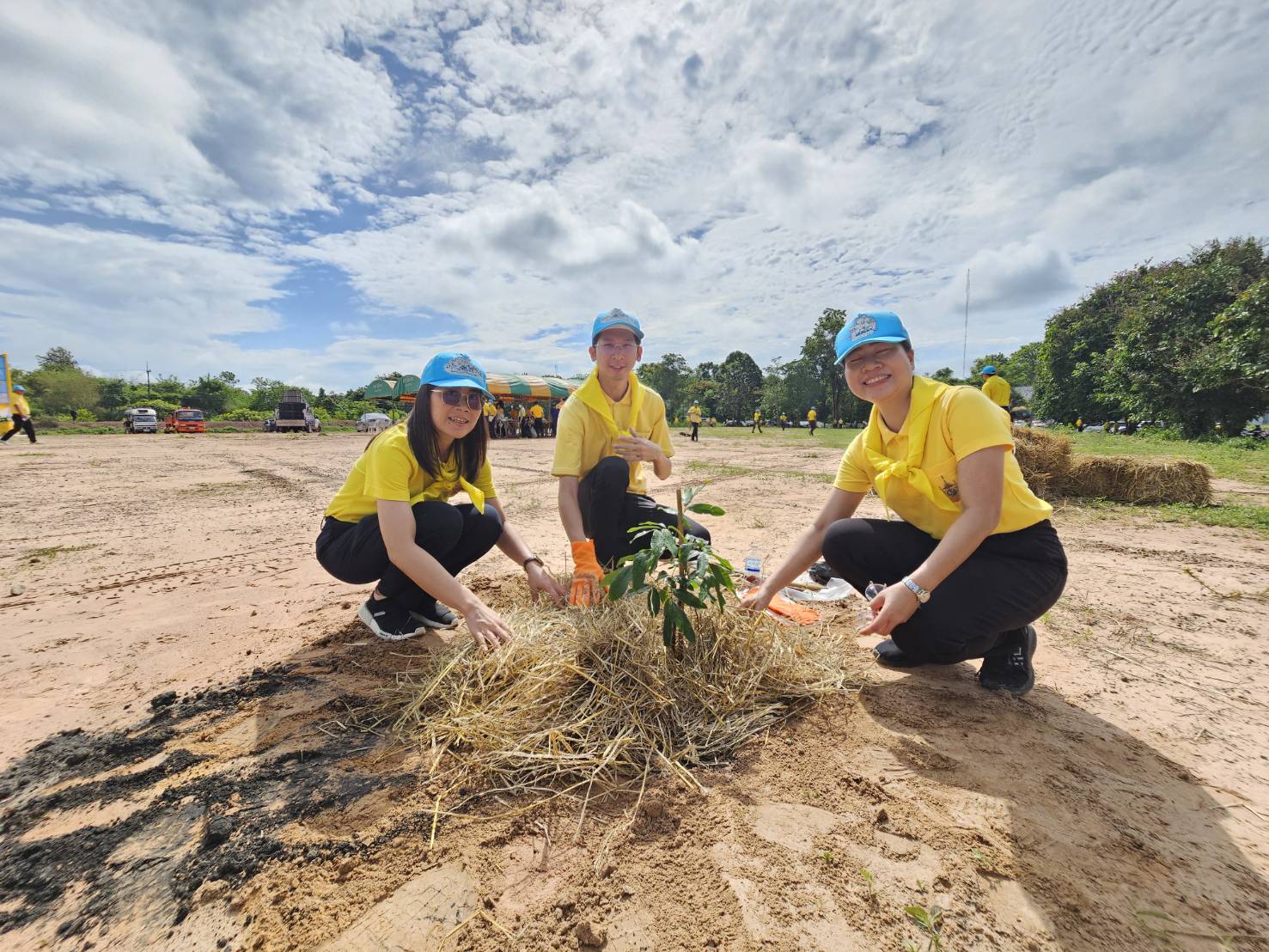 พช.หนองคาย ร่วมกิจกรรมจิตอาสาพัฒนา เนื่องในวันพระบาทสมเด็จพระปกเกล้าเจ้าอยู่หัว “กิจกรรมจิตอาสาพัฒนาสิ่งแวดล้อมและบำเพ็ญสาธารณประโยชน์”