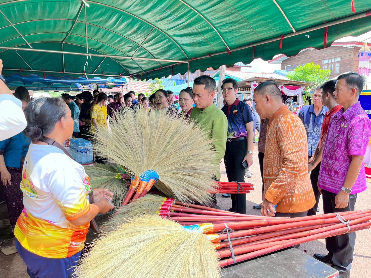พช.หนองคาย เปิดตัวศูนย์สืบสานภูมิปัญญาผ้าพื้นถิ่นบ้านท่าหายโศก ภายใต้โครงการสืบสานภูมิปัญญา พัฒนาเศรษฐกิจฐานรากสู่ความยั่งยืน กิจกรรมที่ 1 สืบสานภูมิปัญญาผ้าพื้นถิ่น “พญานาคา” สู่ความยั่งยืน
