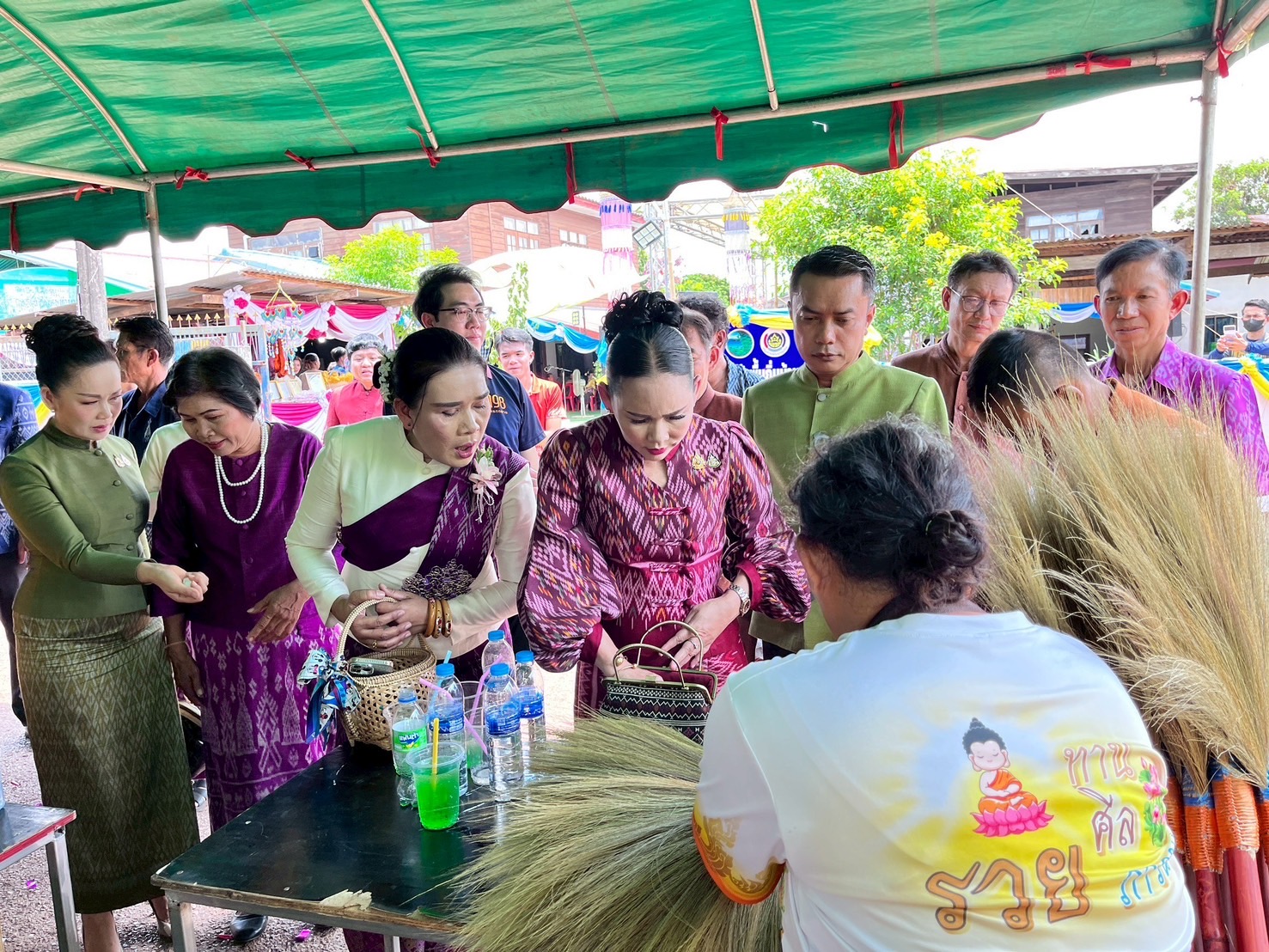 พช.หนองคาย เปิดตัวศูนย์สืบสานภูมิปัญญาผ้าพื้นถิ่นบ้านท่าหายโศก ภายใต้โครงการสืบสานภูมิปัญญา พัฒนาเศรษฐกิจฐานรากสู่ความยั่งยืน กิจกรรมที่ 1 สืบสานภูมิปัญญาผ้าพื้นถิ่น “พญานาคา” สู่ความยั่งยืน