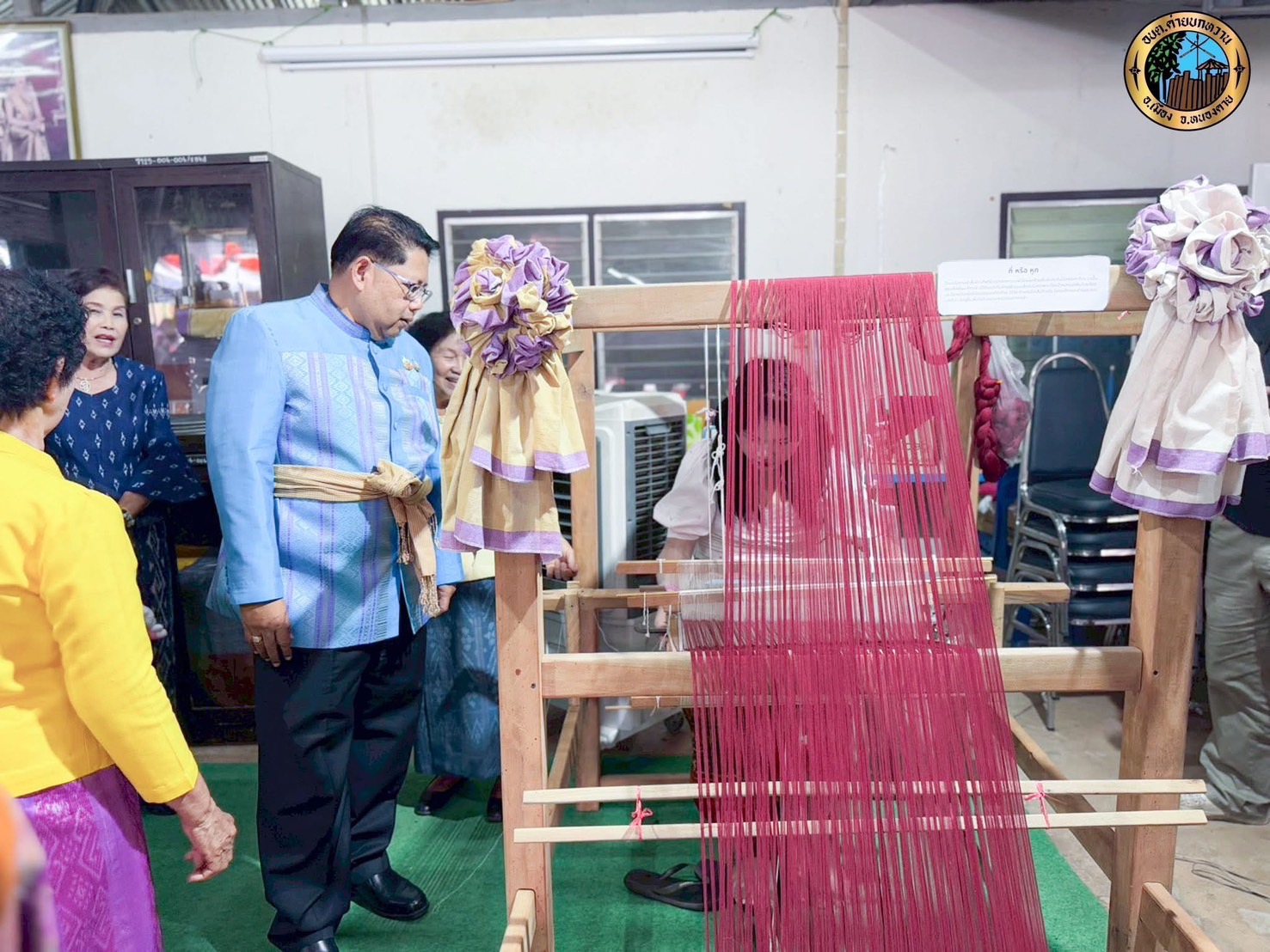 พ่อเมืองหนองคาย ร่วมกับ พช.หนองคาย เปิดตัวศูนย์สืบสานภูมิปัญญาผ้าพื้นถิ่นบ้านนาฮี ภายใต้โครงการสืบสานภูมิปัญญา พัฒนาเศรษฐกิจฐานรากสู่ความยั่งยืน กิจกรรม สืบสานภูมิปัญญาผ้าพื้นถิ่น “พญานาคา” สู่ความยั่งยืน