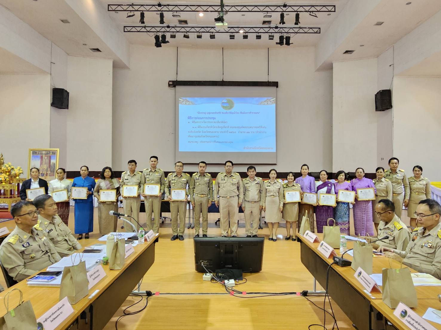 หนองคาย มอบใบประกาศเกียรติบัตร “คนกองทุนพัฒนาบทบาทสตรีดีเด่น” ปี 2568 ขับเคลื่อนชุมชนเข้มแข็งอย่างยั่งยืน