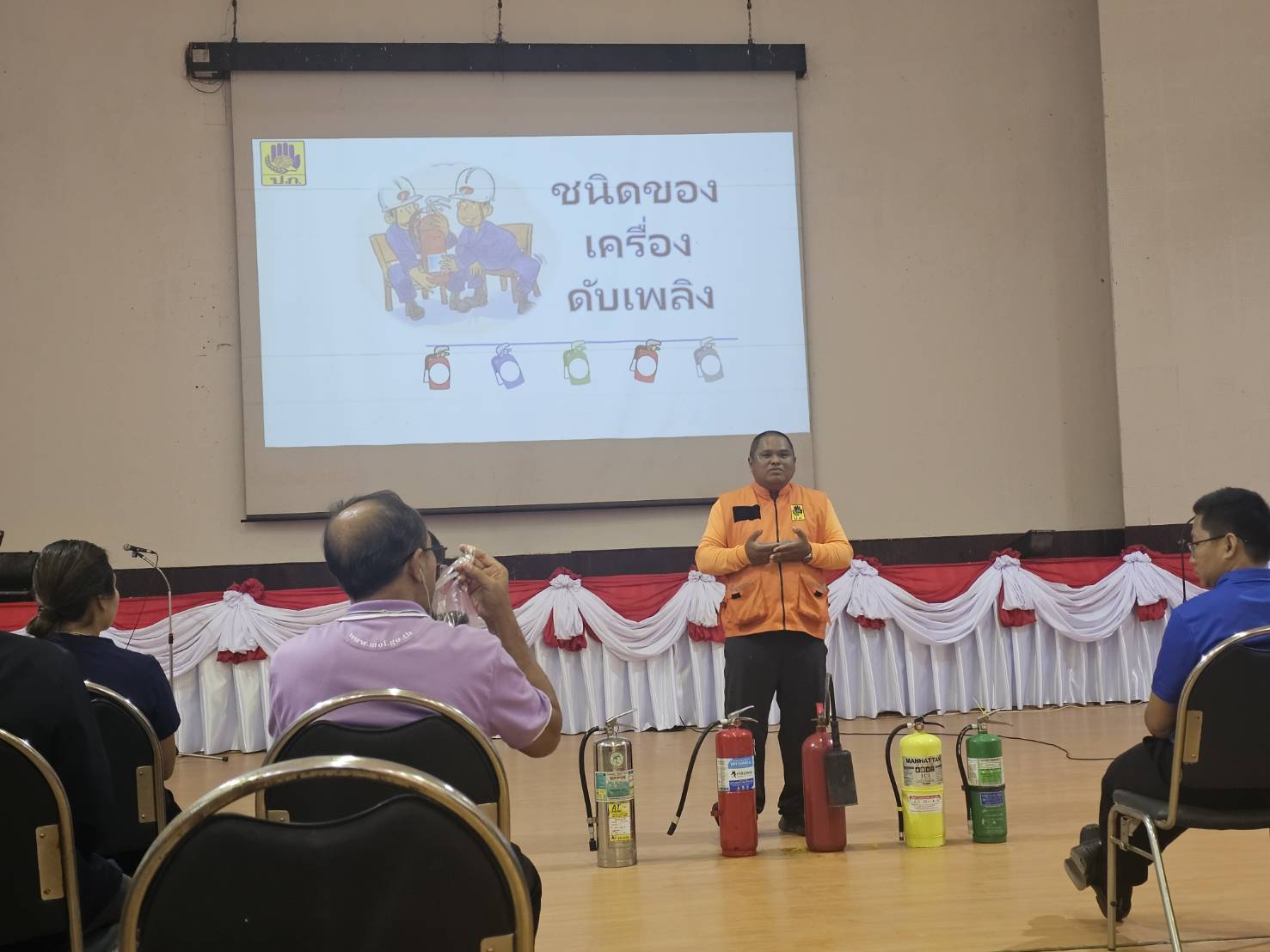 พช.หนองคาย ร่วมการฝึกซ้อมดับเพลิงและอพยพหนีไฟศาลากลางจังหวัดหนองคาย