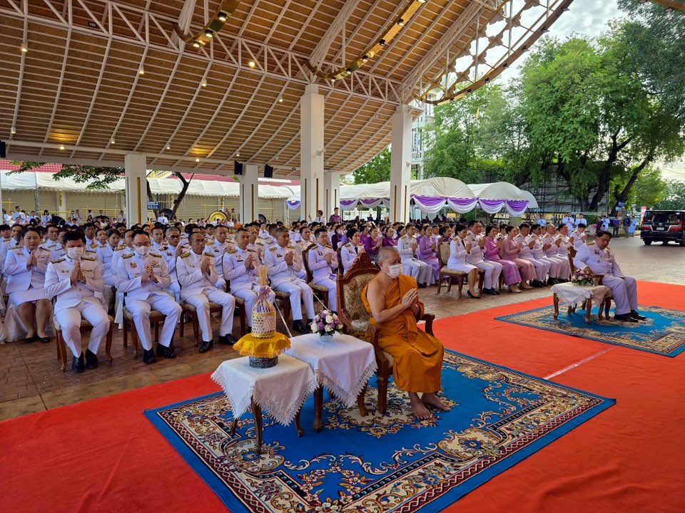 พช.หนองคาย ร่วมพิธีทำบุญตักบาตรถวายพระราชกุศล สมเด็จพระนางเจ้าฯ พระบรมราชินี เนื่องในโอกาสวันเฉลิมพระชนมพรรษา 3 มิถุนายน 2568