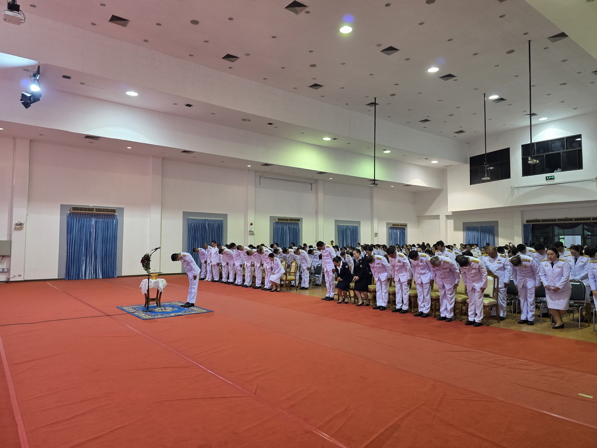 พช.หนองคาย ร่วมพิธีวางพวงมาลาและถวายราชสักการะ เนื่องในวันที่ระลึกคล้ายวันสวรรคต พระบาทสมเด็จพระปรเมนทรมหาอานันทมหิดล พระอัฐมรามาธิบดินทร ประจำปีพุทธศักราช 2568