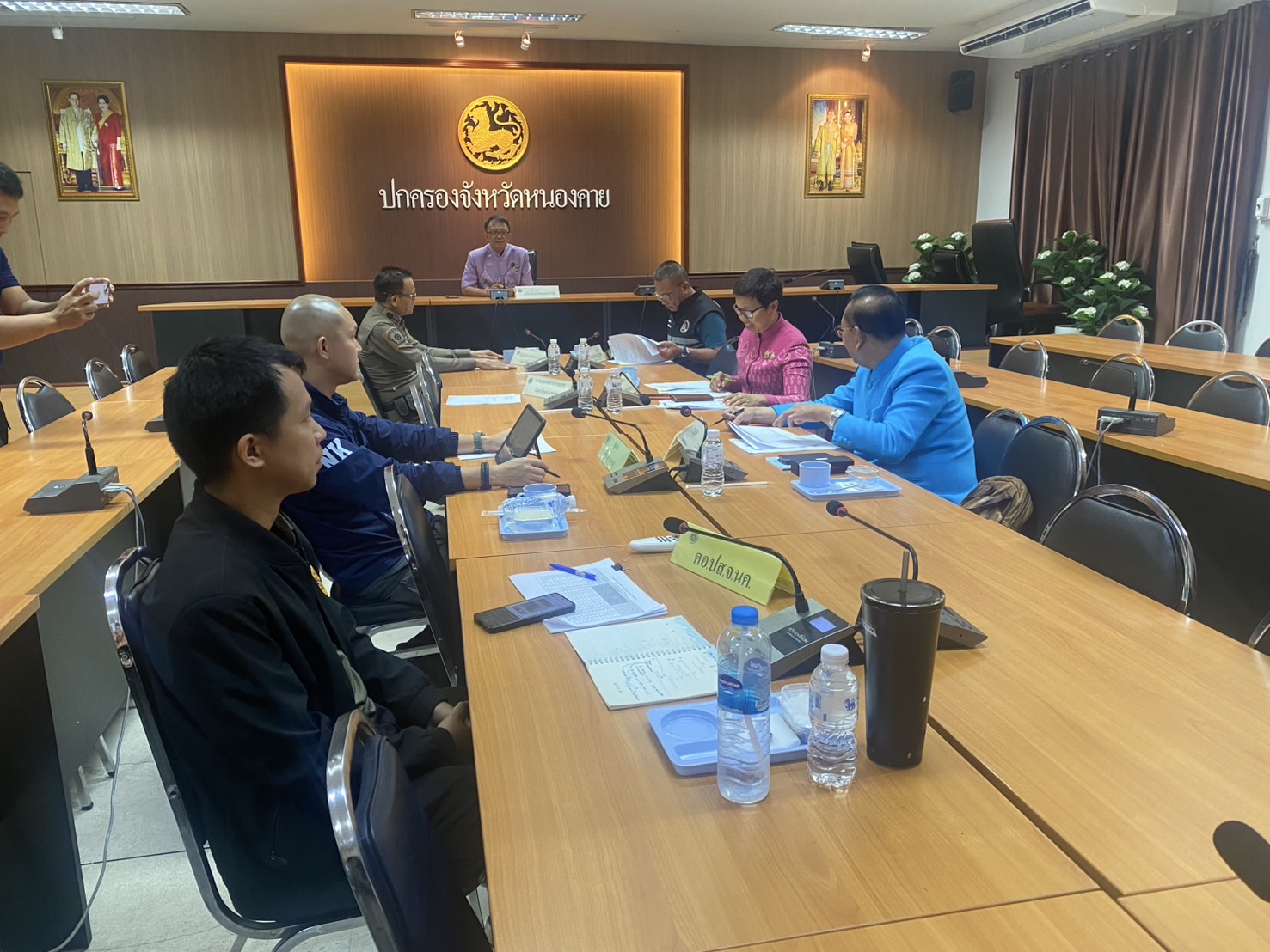 พช.หนองคาย ร่วมการประชุมชี้แจงแนวทางการดำเนินงานพัฒนาและฟื้นฟูหมู่บ้าน/ชุมชนกองทุนแม่ของแผ่นดินในระยะเวลา 2 เดือน