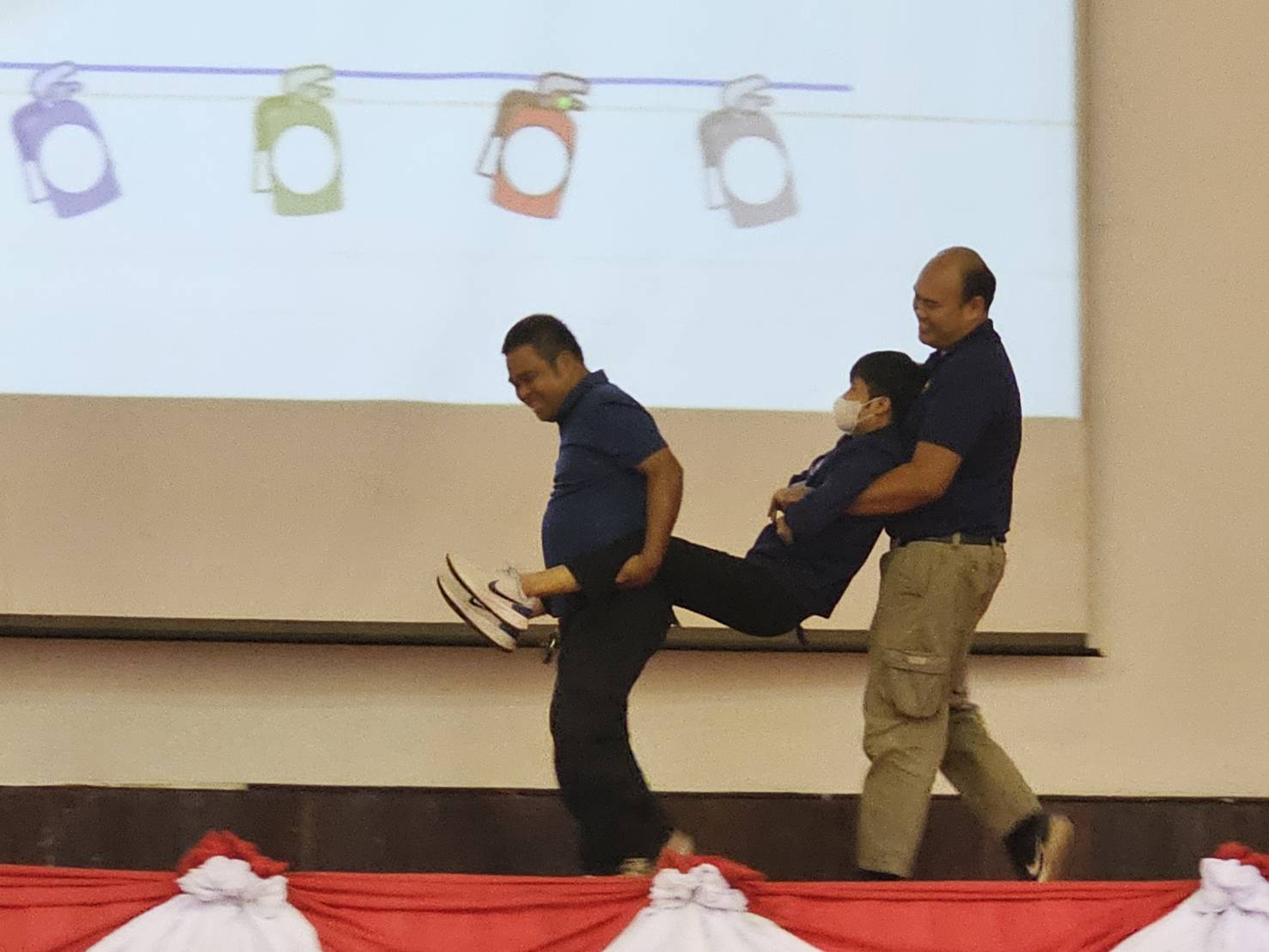 พช.หนองคาย ร่วมการฝึกซ้อมดับเพลิงและอพยพหนีไฟศาลากลางจังหวัดหนองคาย