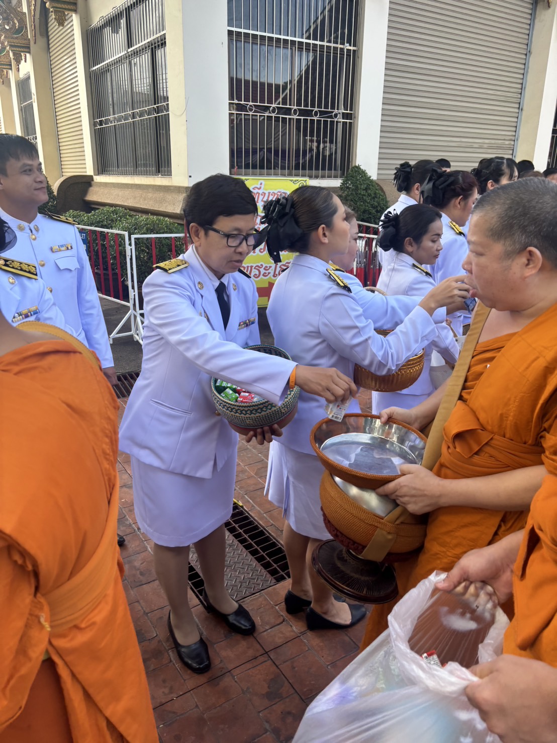 พช.หนองคาย ร่วมพิธีทำบุญตักบาตรถวายพระราชกุศล สมเด็จพระนางเจ้าฯ พระบรมราชินี เนื่องในโอกาสวันเฉลิมพระชนมพรรษา 3 มิถุนายน 2568