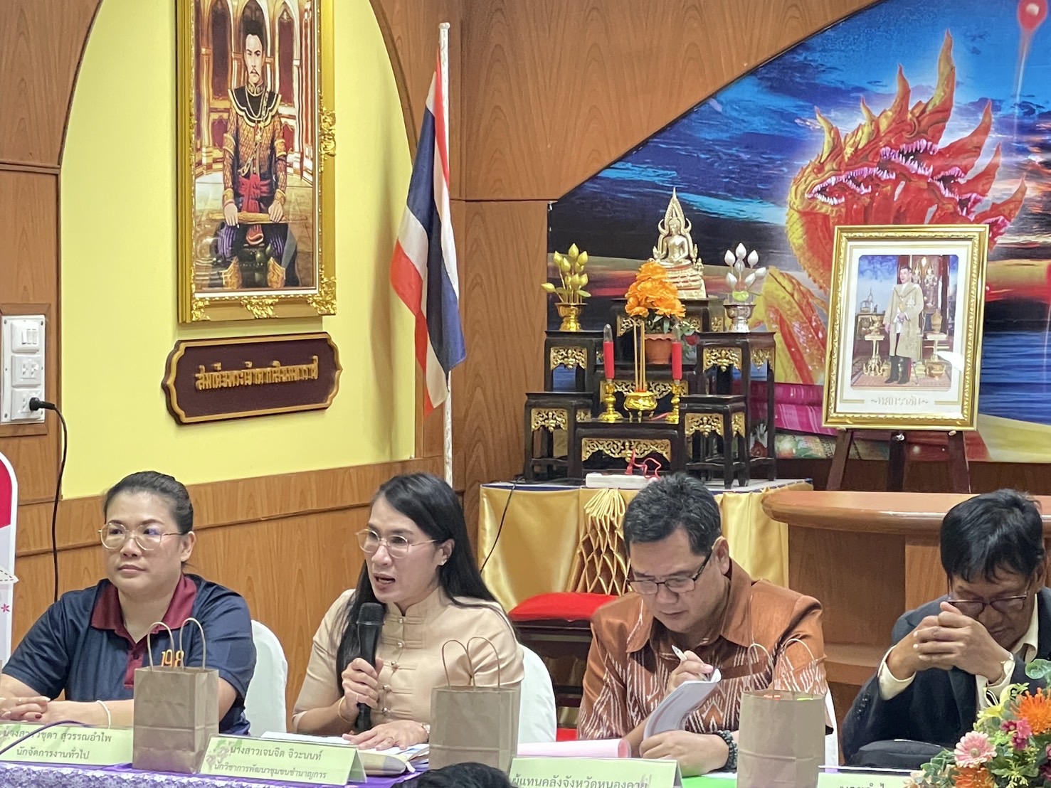 พช.หนองคาย คัดเลือกคนกองทุนพัฒนาบทบาทสตรีดีเด่น ระดับจังหวัด ตามโครงการเชิดชูเกียรติคนกองทุนพัฒนาบทบาทสตรี ประจำปี 2568