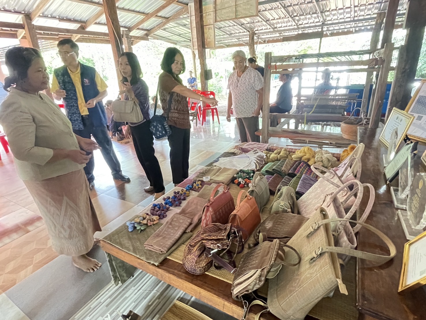 พช.หนองคาย คัดเลือกคนกองทุนพัฒนาบทบาทสตรีดีเด่น ระดับจังหวัด ตามโครงการเชิดชูเกียรติคนกองทุนพัฒนาบทบาทสตรี ประจำปี 2568