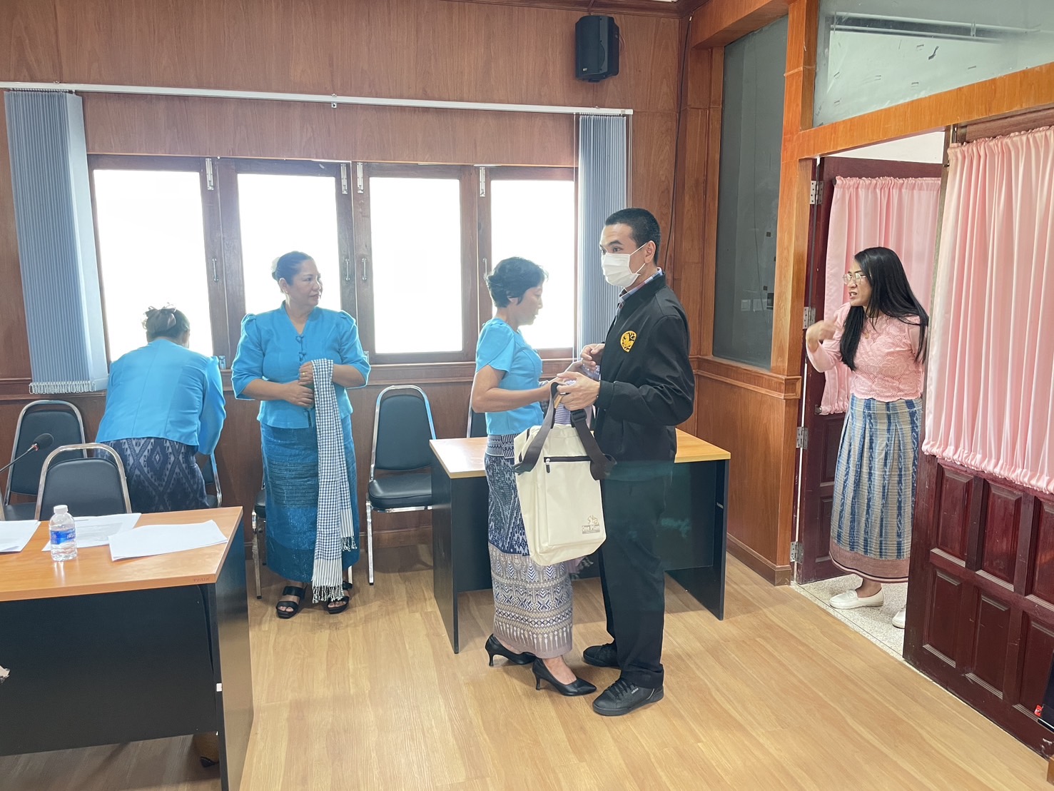 พช.หนองคาย คัดเลือกคนกองทุนพัฒนาบทบาทสตรีดีเด่น ระดับจังหวัด ตามโครงการเชิดชูเกียรติคนกองทุนพัฒนาบทบาทสตรี ประจำปี 2568 อำเภอรัตนวาปี