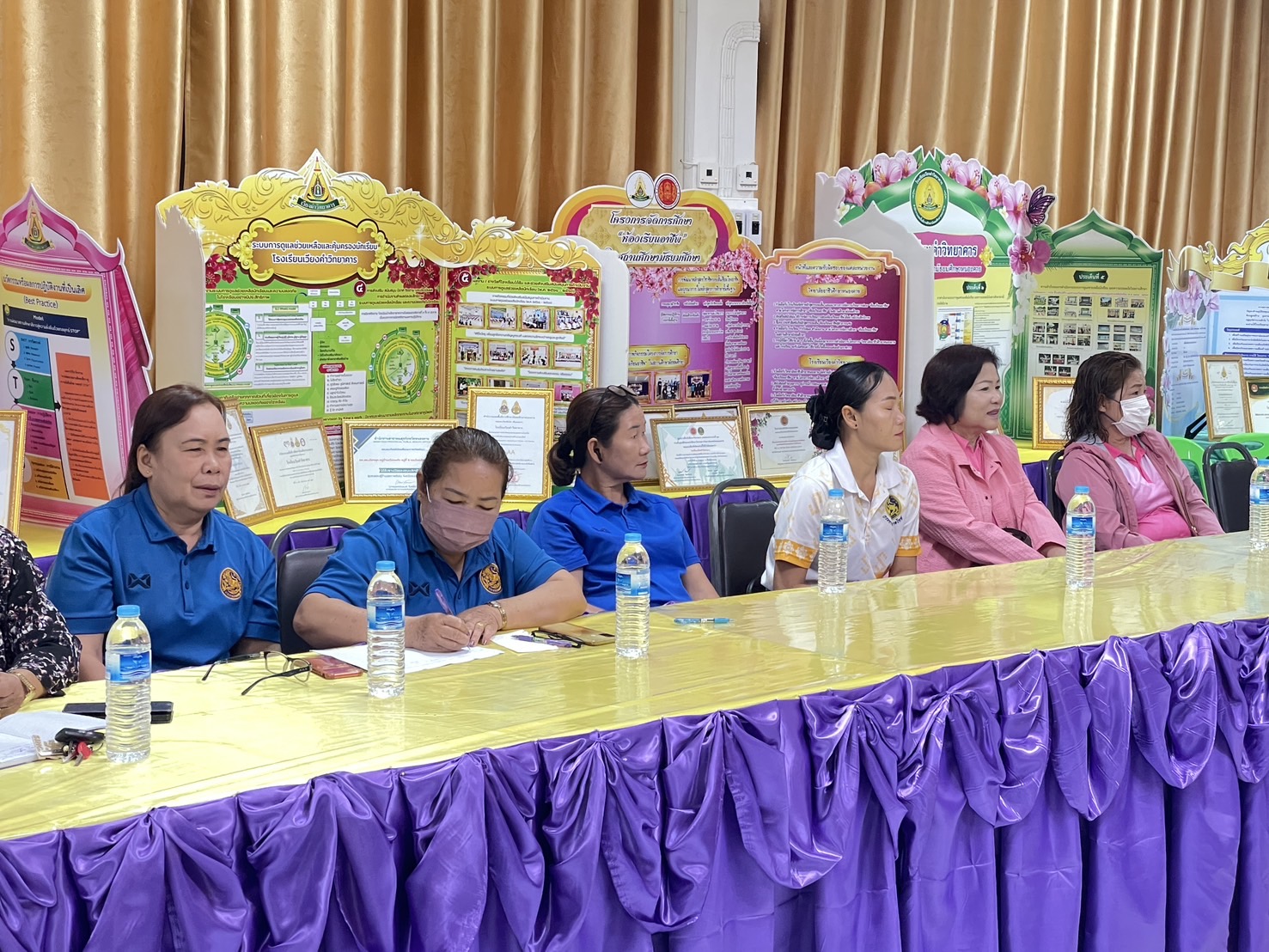 กองทุนฯ สตรี หนองคาย ลงพื้นที่ประชาสัมพันธ์มาตรการช่วยเหลือลูกหนี้กองทุนพัฒนาบทบาทสตรี “เดินหน้าสู้หนี้ ร่วมสร้างพลังสตรี เปลี่ยนหนี้เป็นพลัง เปลี่ยนปัญหาเป็นโอกาส”