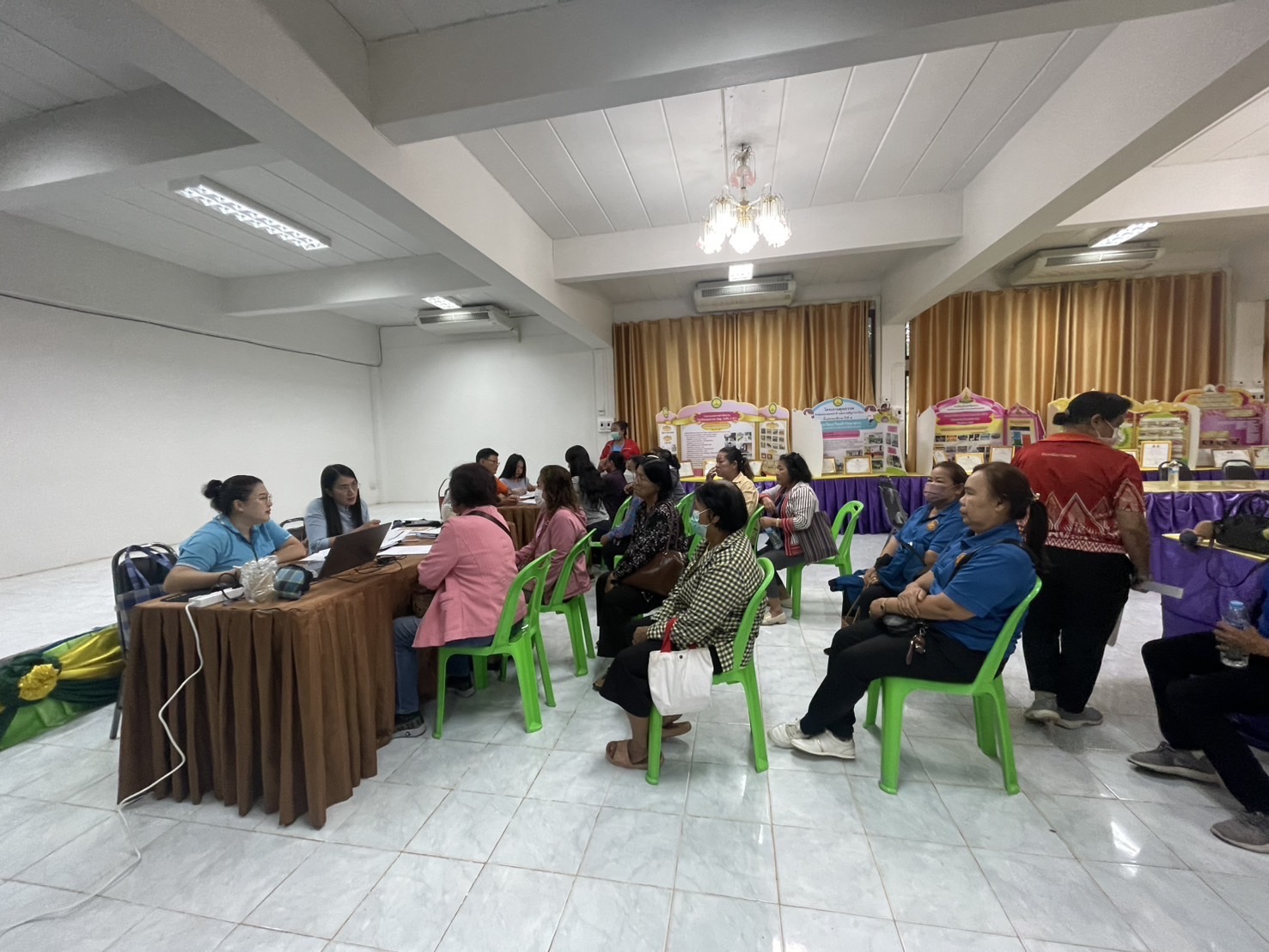 กองทุนฯ สตรี หนองคาย ลงพื้นที่ประชาสัมพันธ์มาตรการช่วยเหลือลูกหนี้กองทุนพัฒนาบทบาทสตรี “เดินหน้าสู้หนี้ ร่วมสร้างพลังสตรี เปลี่ยนหนี้เป็นพลัง เปลี่ยนปัญหาเป็นโอกาส”