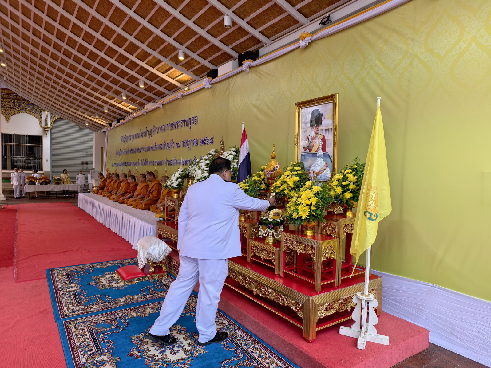 พช.หนองคาย ร่วมพิธีเจริญพระพุทธมนต์ และทำบุญตักบาตรถวายพระราชกุศล เฉลิมพระเกียรติพระบาทสมเด็จพระเจ้าอยู่หัว