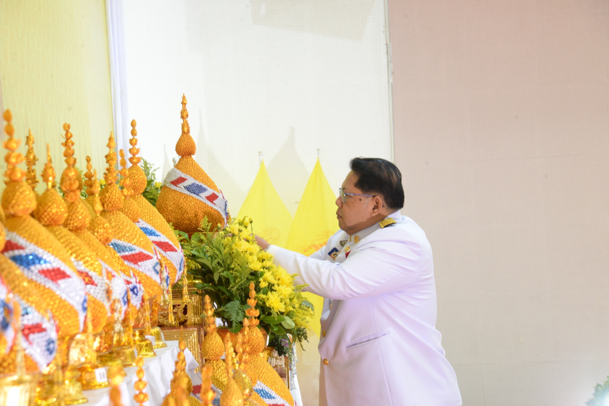 พช.หนองคาย ร่วมพิธีถวายเครื่องราชสักการะและวางพานพุ่ม และพิธีจุดเทียนถวายพระพรชัยมงคล เฉลิมพระเกียรติพระบาทสมเด็จพระเจ้าอยู่หัว เนื่องในโอกาสวันเฉลิมพระชนมพรรษา 28 กรกฎาคม 2568