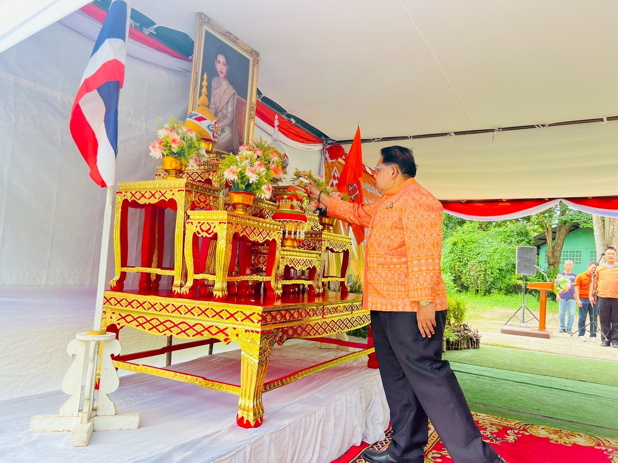 พช.หนองคาย ร่วมพิธีสดุดีเทิดพระเกียรติ ศาสตราจารย์ ดร.สมเด็จเจ้าฟ้าฯ กรมพระศรีสวางควัฒน วรขัตติยราชนารี และพิธีเปิดโครงการปศุสัตว์ร่วมใจกำจัดภัยโรคพิษสุนัขบ้า เพื่อเฉลิมพระเกียรติฯ